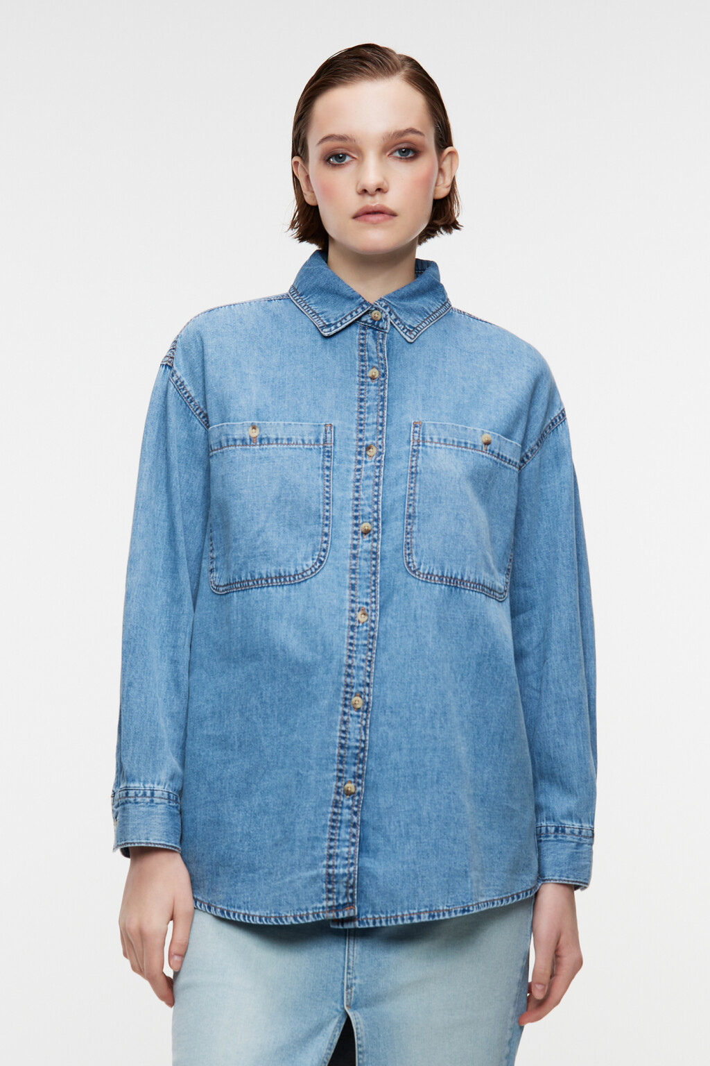 Рубашка oversize джинсовая с нагрудными карманами - цвет голубой - 1
