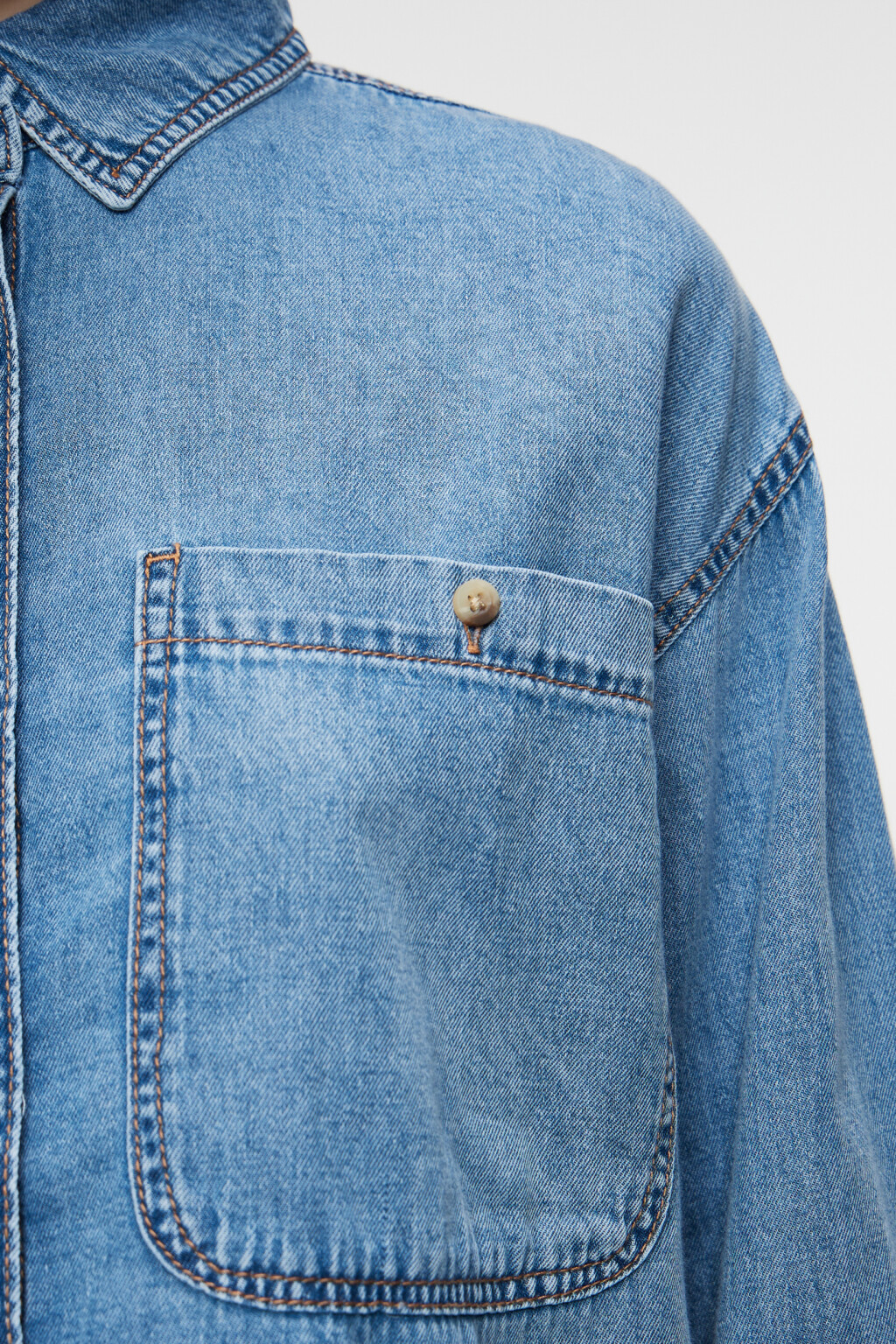 Рубашка oversize джинсовая с нагрудными карманами - цвет голубой - 6