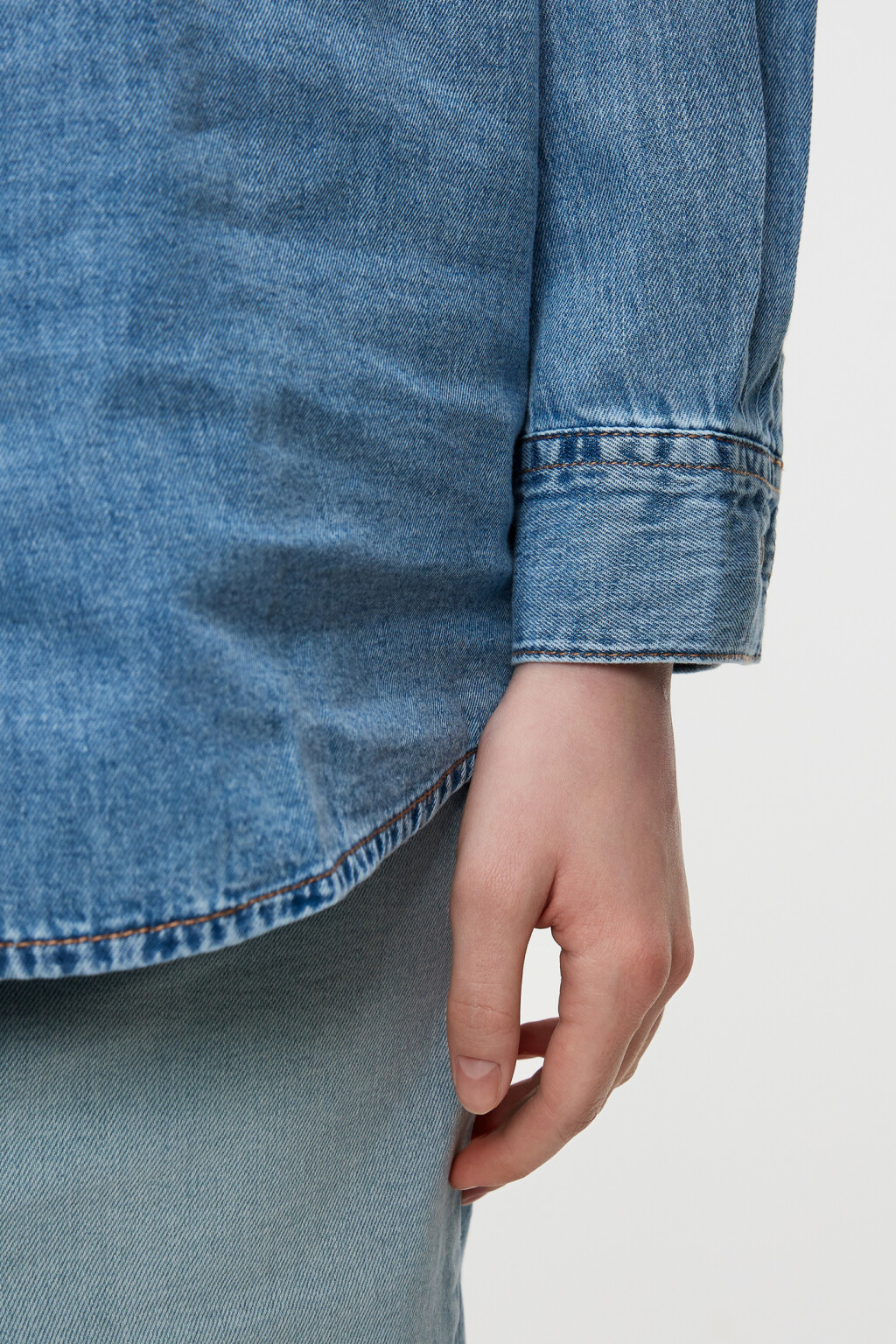 Рубашка oversize джинсовая с нагрудными карманами - цвет голубой - 7