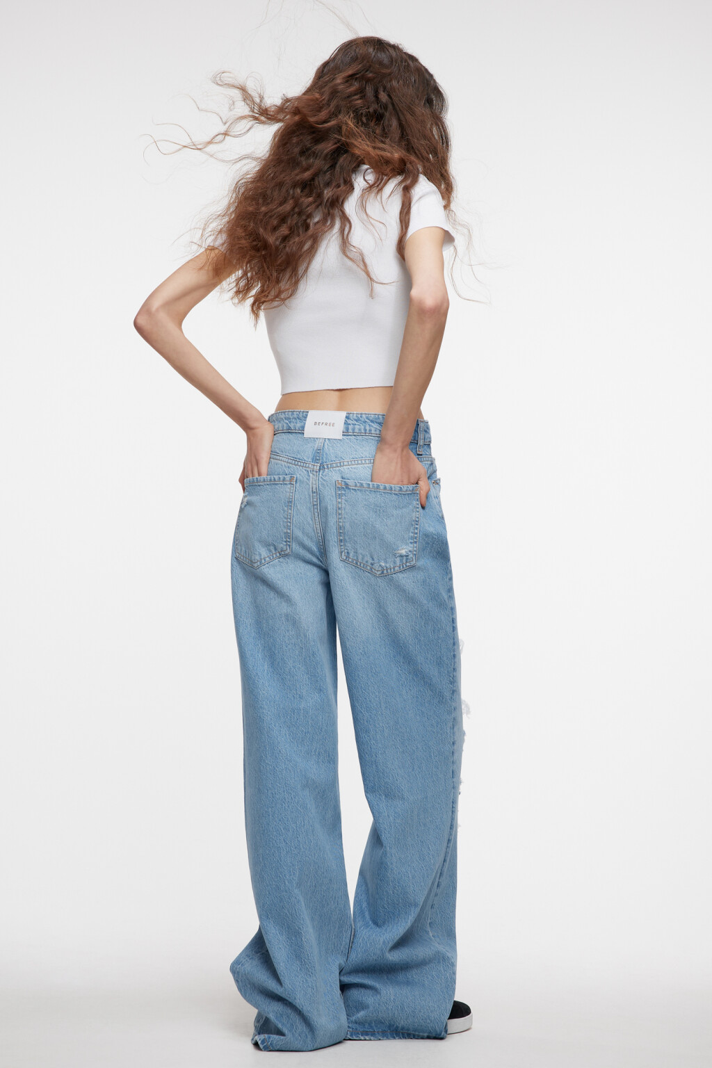 Джинсы-трубы wide leg рваные с потертостями - цвет голубой - 8