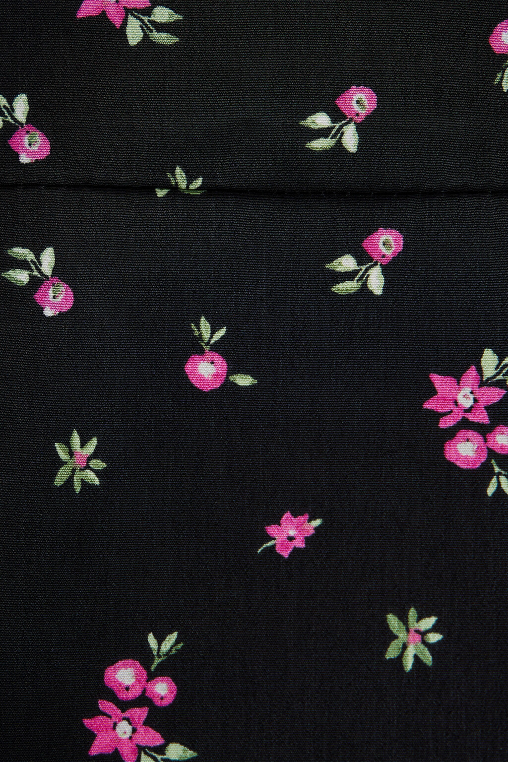 Платье миди приталенное с глубоким вырезом декольте - цвет черный - 7