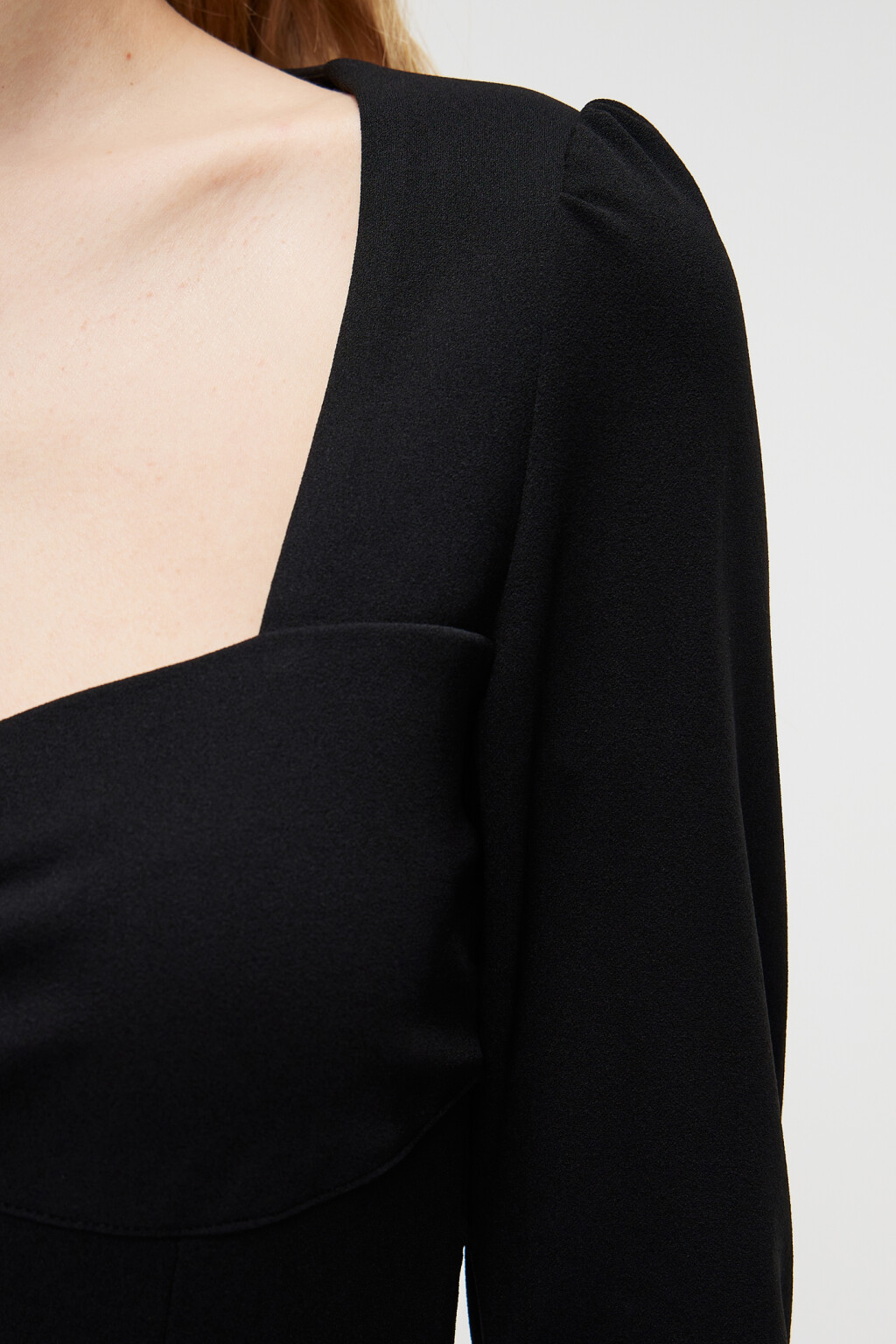 Платье миди с вырезом каре и разрезом на бедре - цвет черный - 5