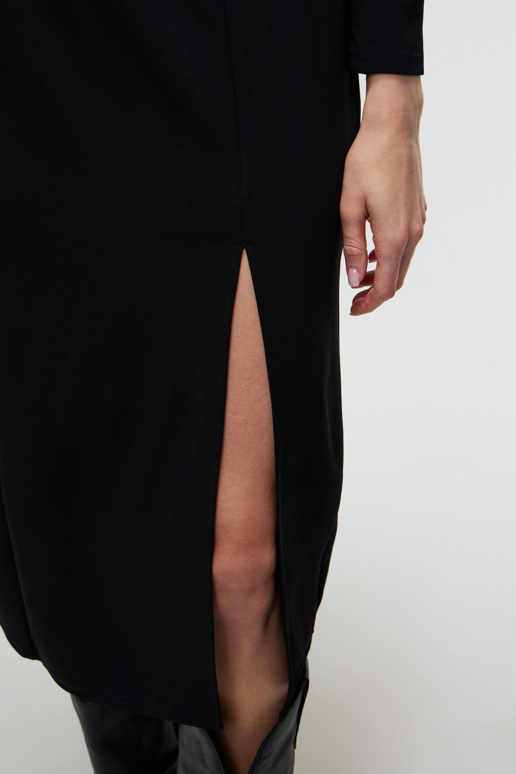 Платье миди с вырезом каре и разрезом на бедре - цвет черный - 6