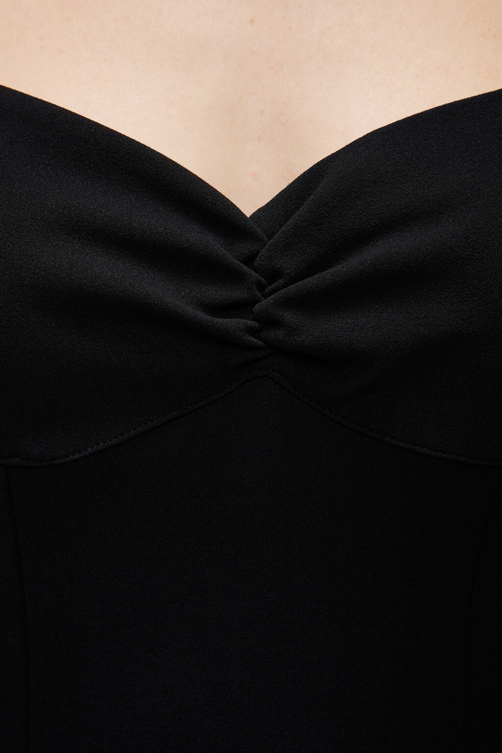 Платье миди с вырезом каре и разрезом на бедре - цвет черный - 7