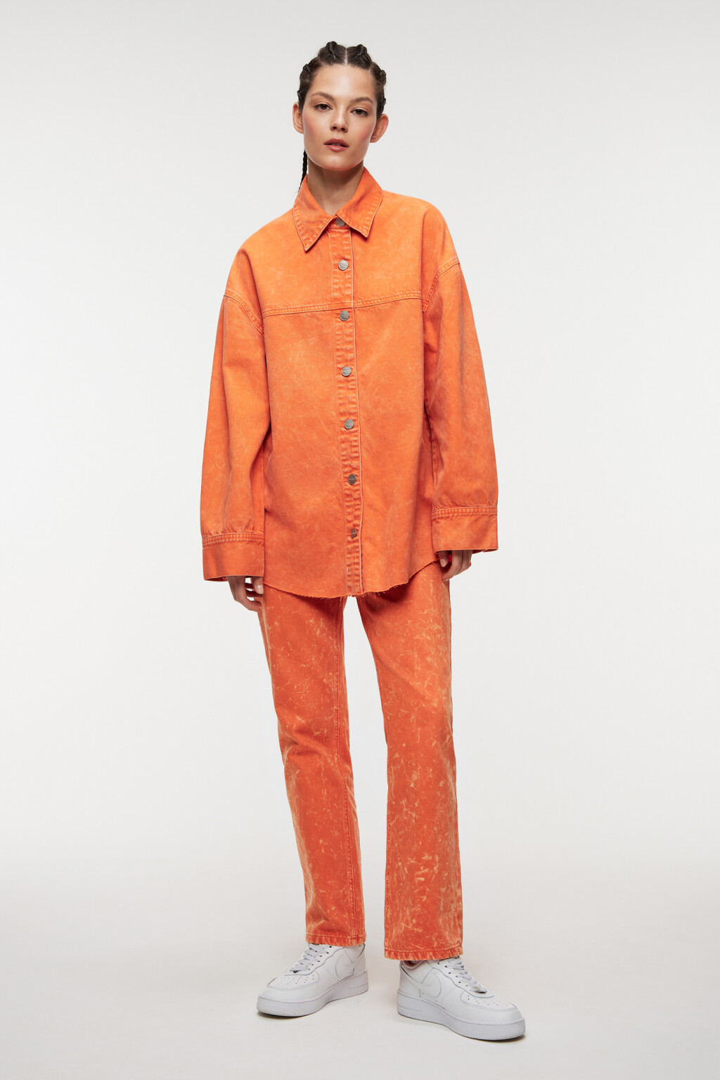 Рубашка oversize джинсовая из цветного денима - цвет оранжевый - 4