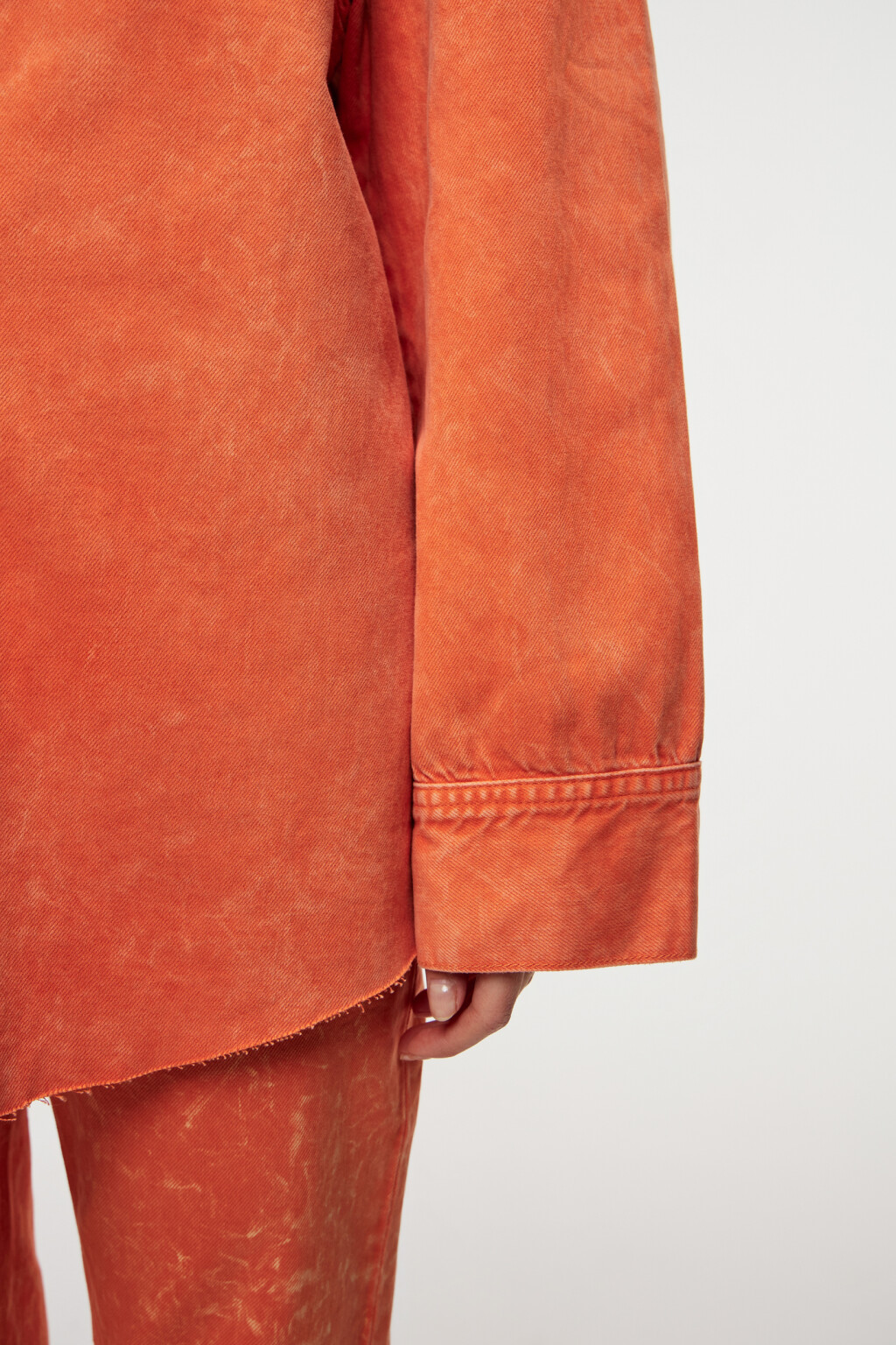 Рубашка oversize джинсовая из цветного денима - цвет оранжевый - 5
