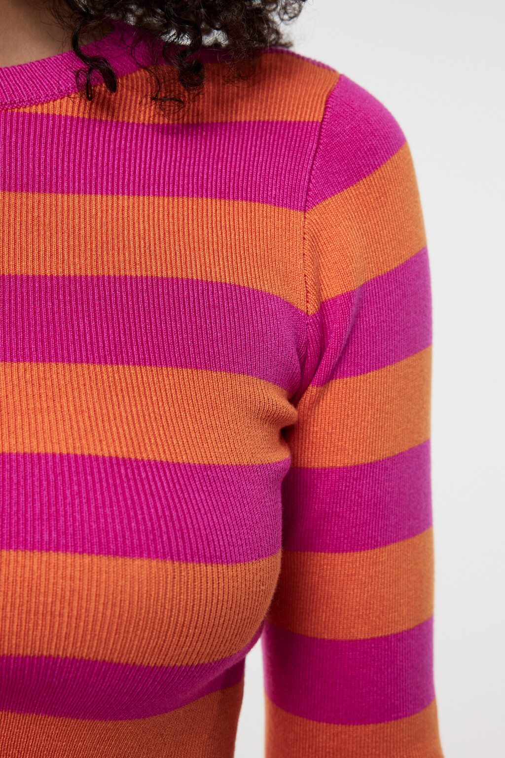 Лонгслив вискозный облегающий тонкой вязки в рубчик - цвет красный - 5