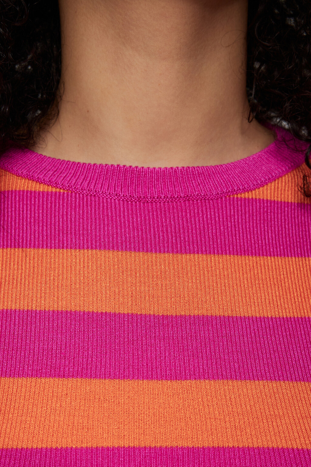 Лонгслив вискозный облегающий тонкой вязки в рубчик - цвет красный - 6