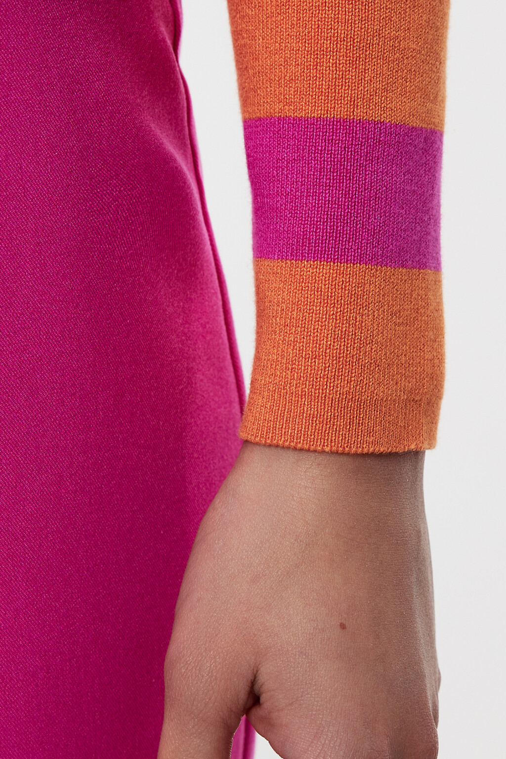 Лонгслив вискозный облегающий тонкой вязки в рубчик - цвет красный - 7