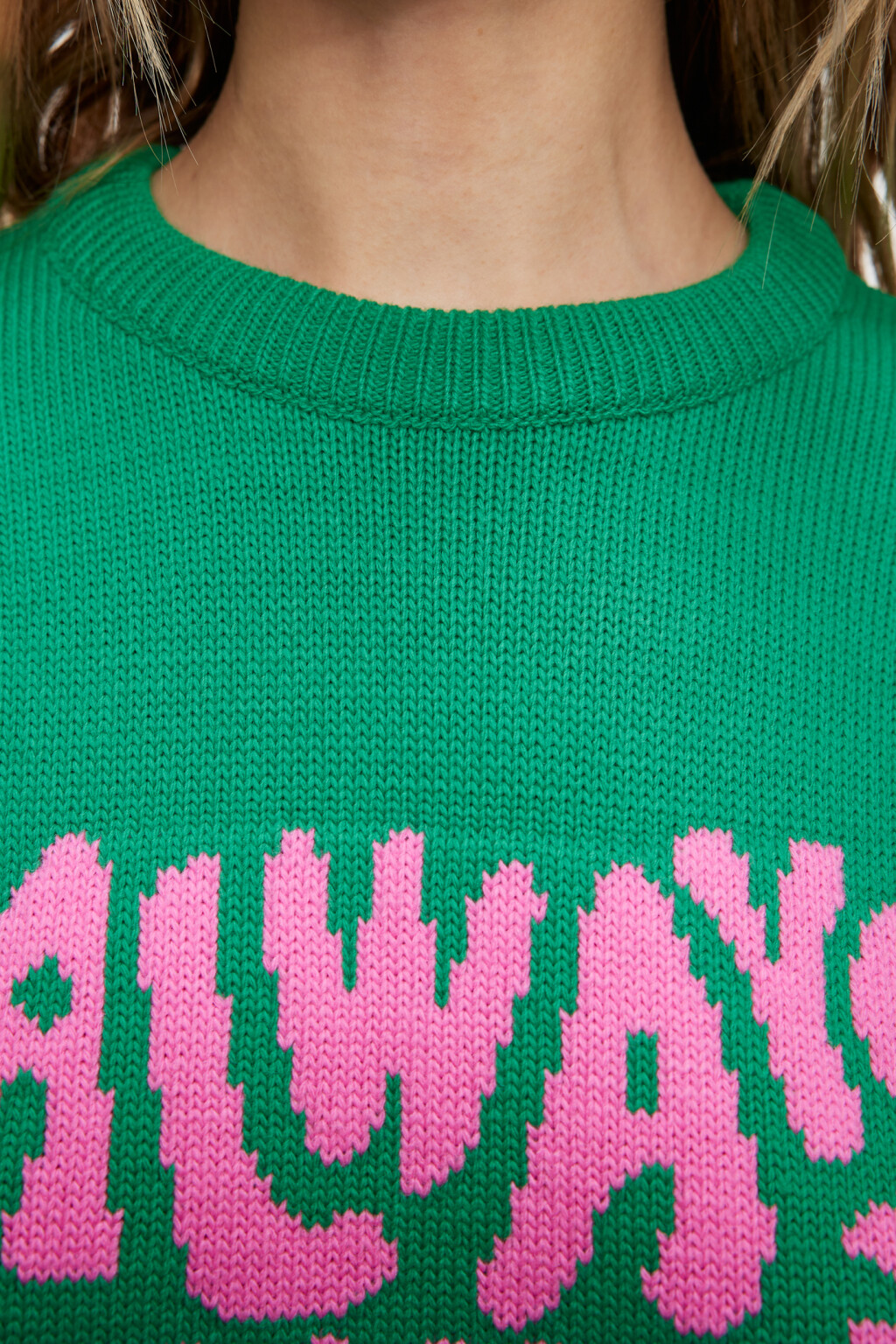 Джемпер oversize тонкой вязки с принтом-надписью - цвет зеленый - 5