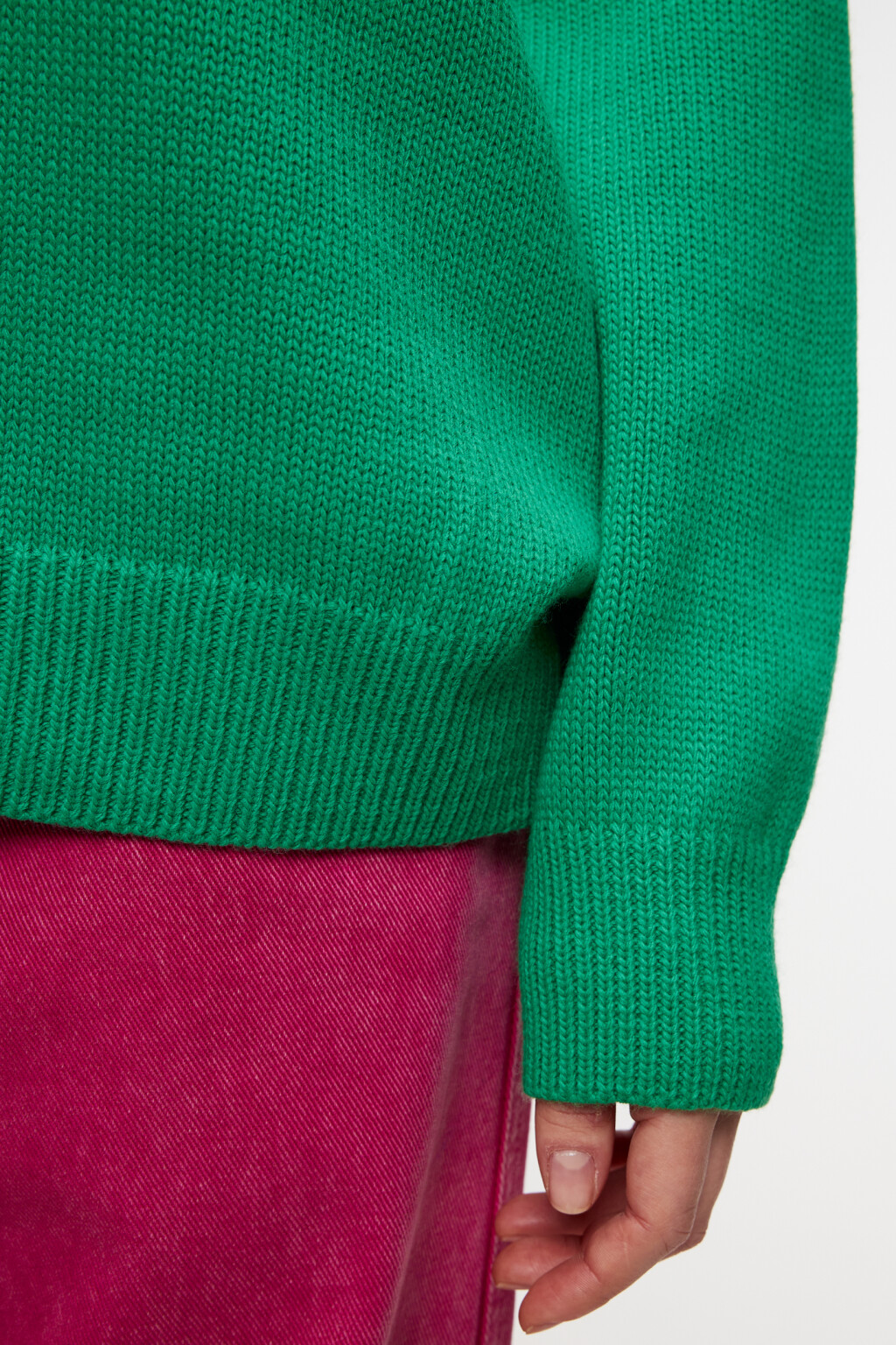 Джемпер oversize тонкой вязки с принтом-надписью - цвет зеленый - 7