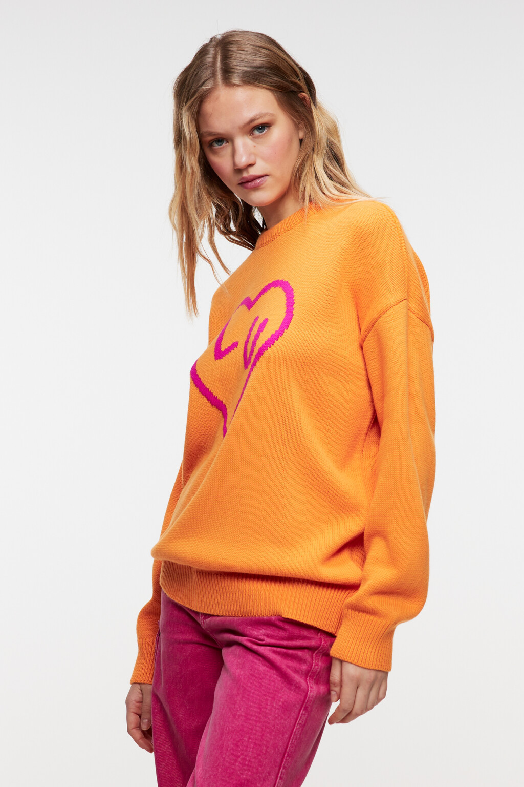 Джемпер oversize тонкой вязки с принтом-надписью - цвет оранжевый - 2