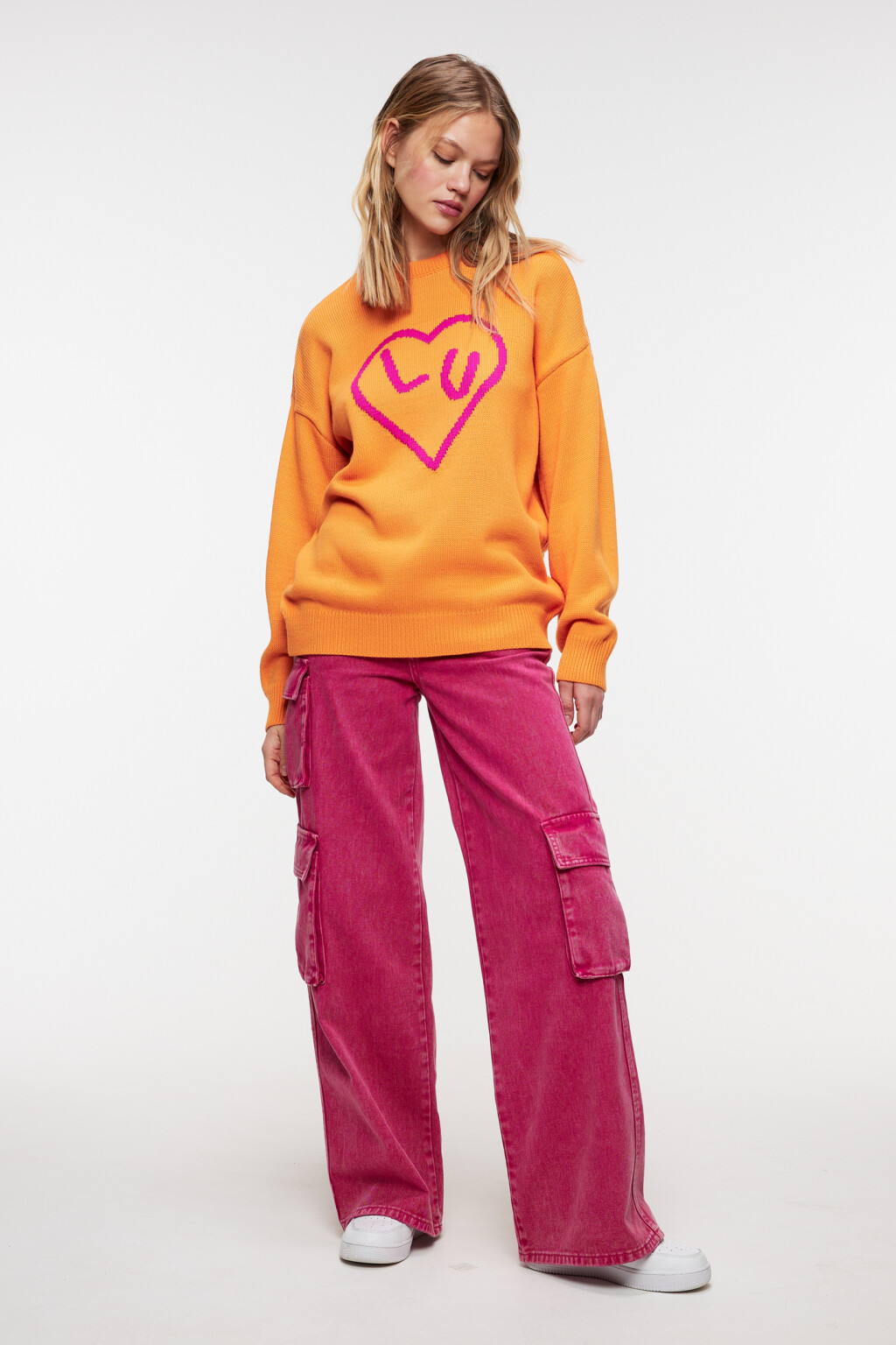 Джемпер oversize тонкой вязки с принтом-надписью - цвет оранжевый - 4