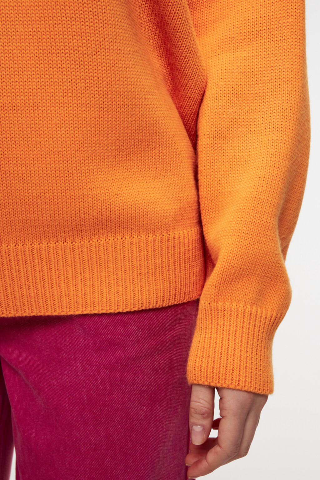 Джемпер oversize тонкой вязки с принтом-надписью - цвет оранжевый - 7