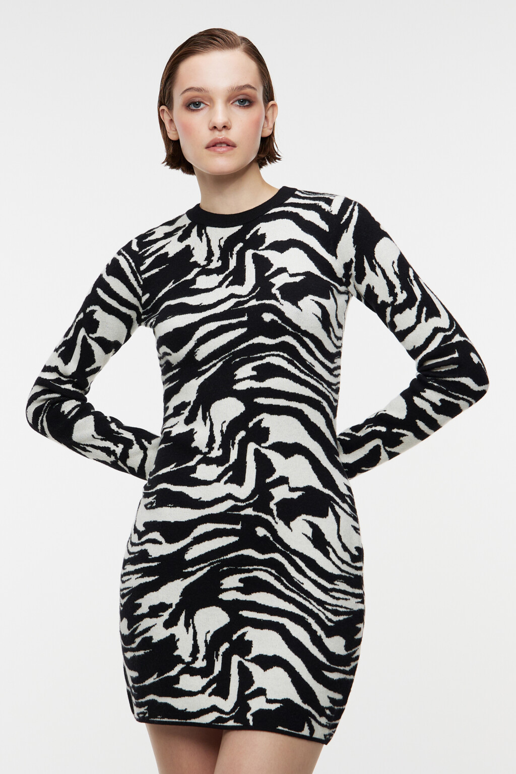 Платье мини облегающее вискозное тонкой вязки - цвет черный - 1