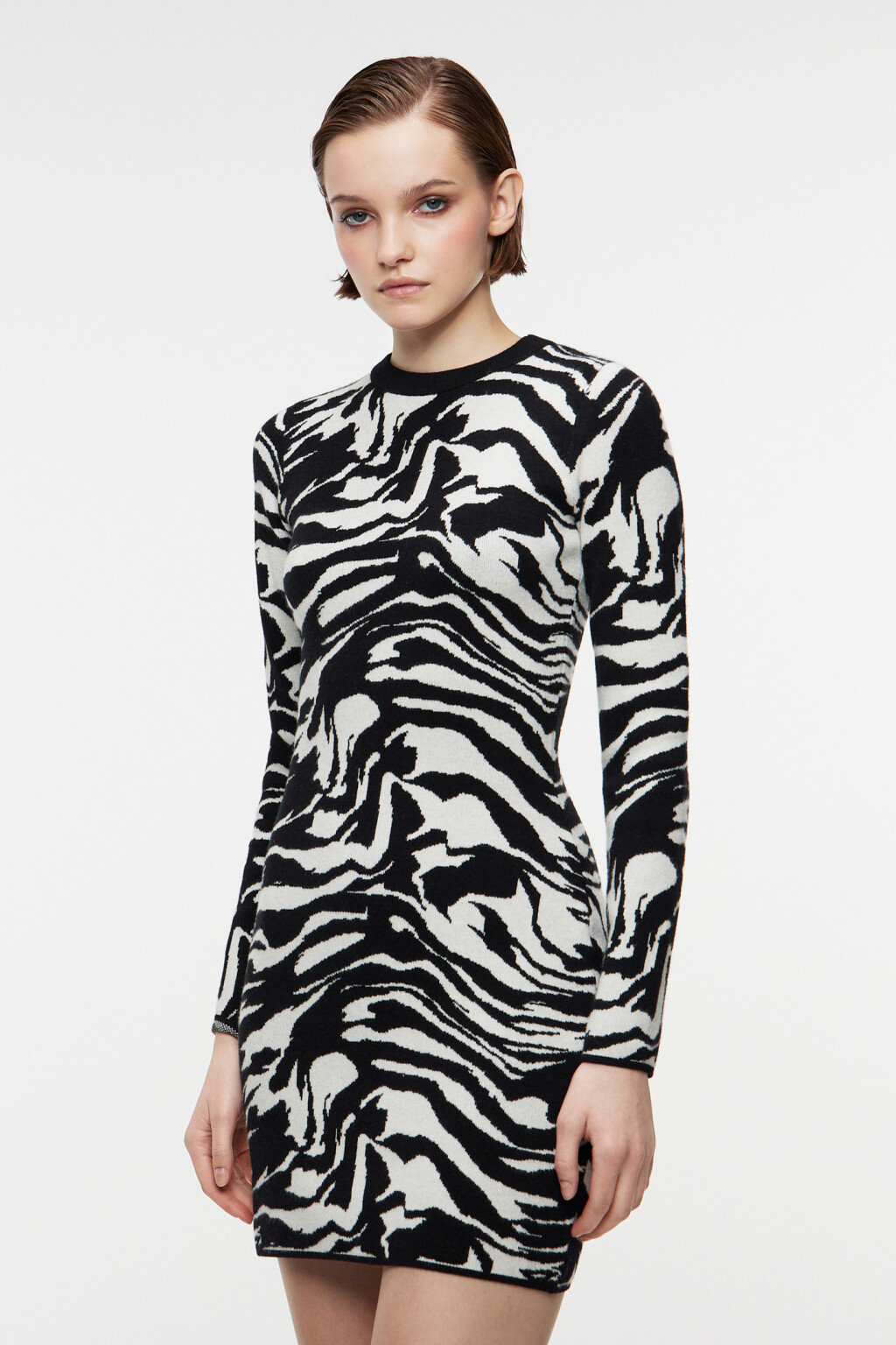 Платье мини облегающее вискозное тонкой вязки - цвет черный - 2