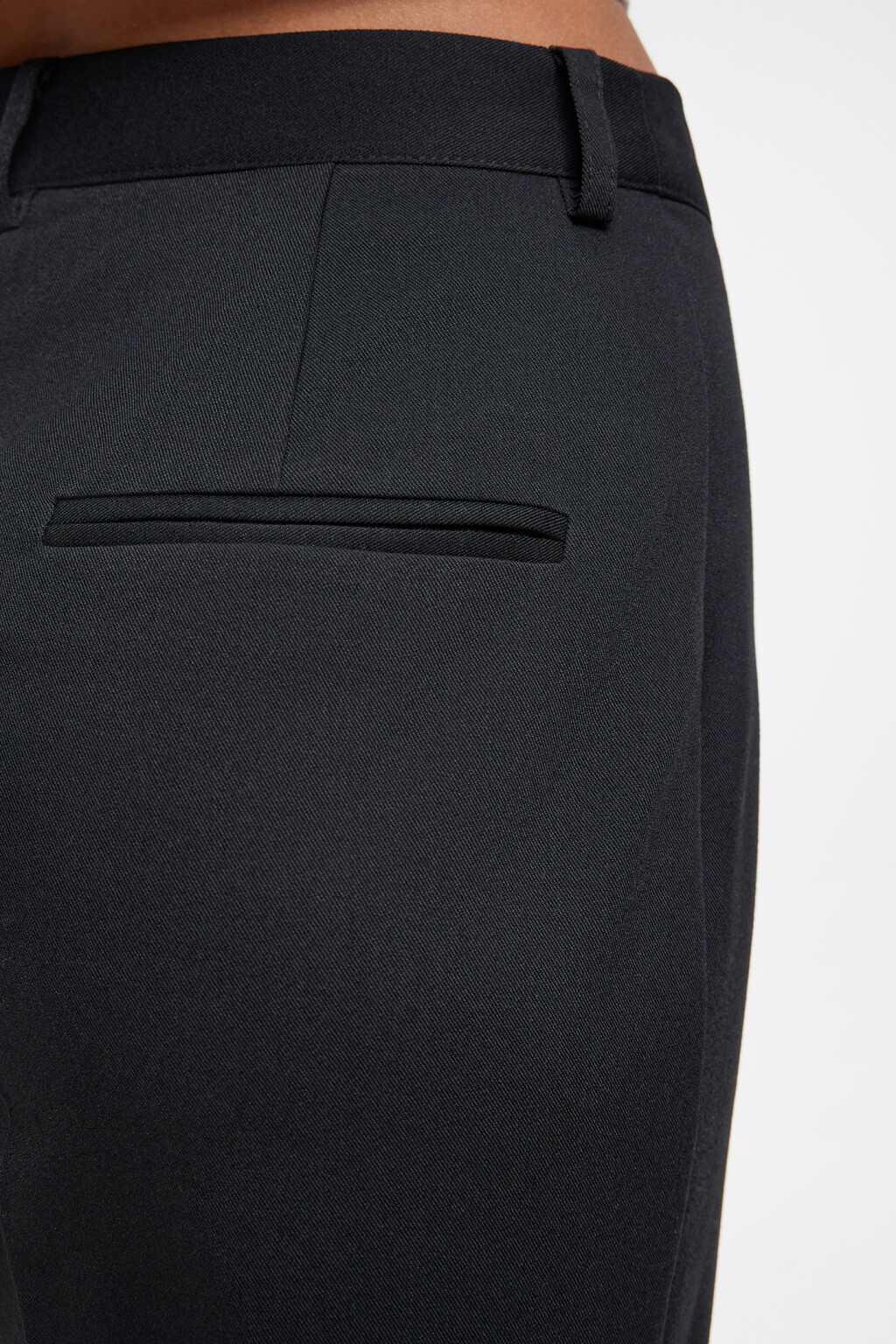 Брюки прямые костюмные с асимметричным поясом - цвет черный - 7