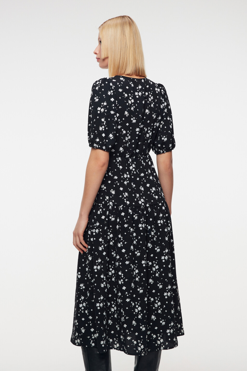 Платье миди приталенное с разрезом на бедре - цвет мультиколор - 3