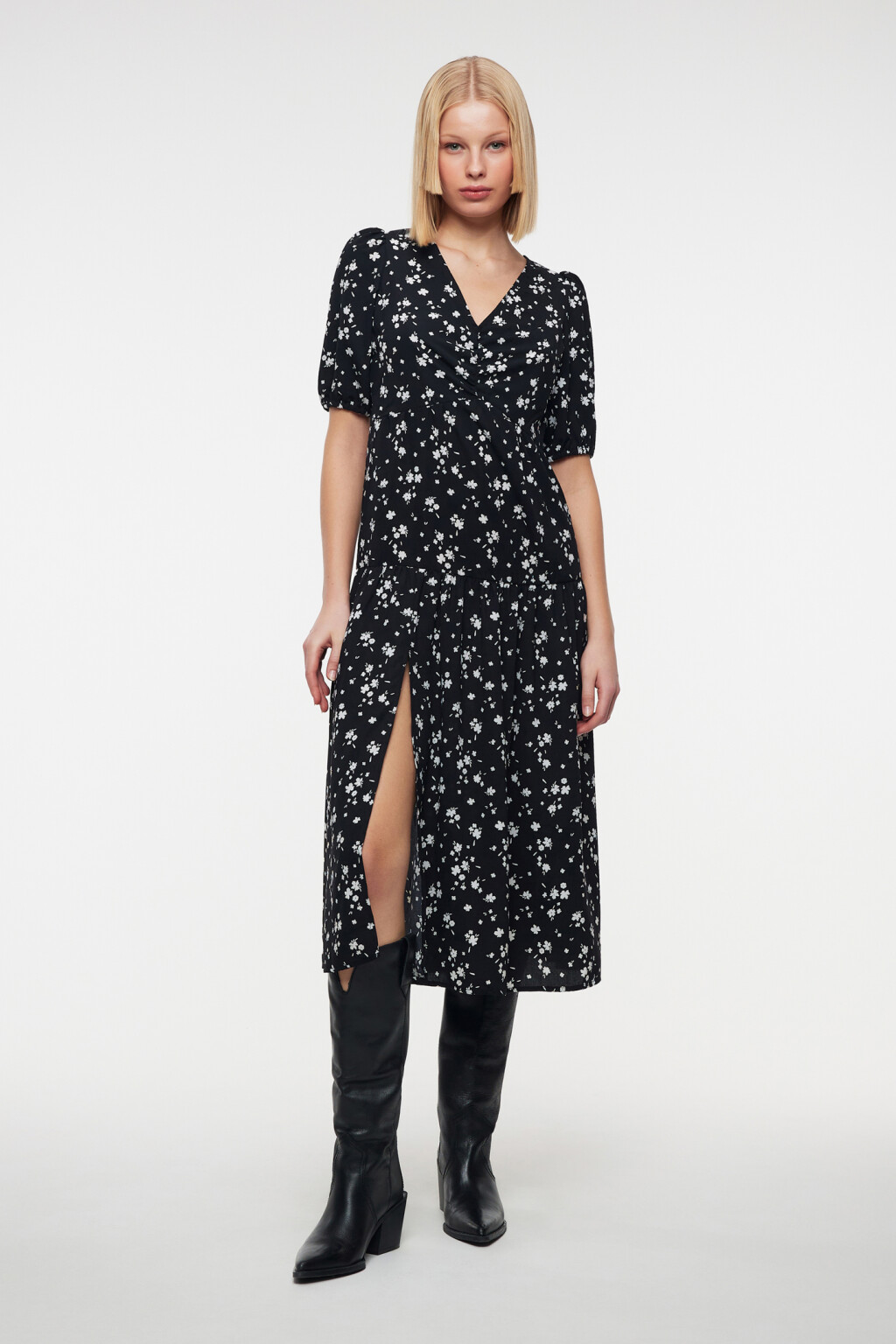 Платье миди приталенное с разрезом на бедре - цвет мультиколор - 4