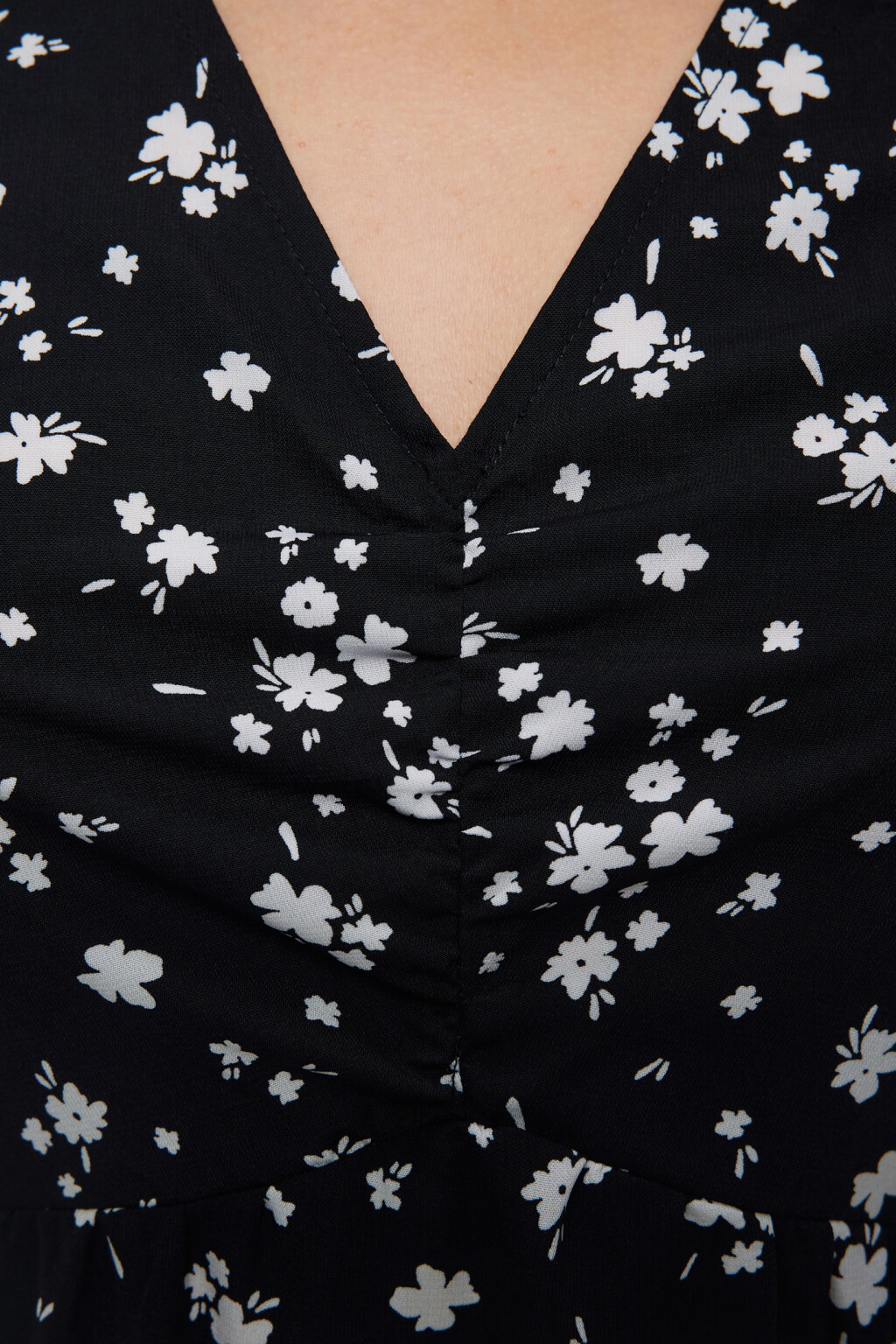 Платье миди приталенное с разрезом на бедре - цвет мультиколор - 6