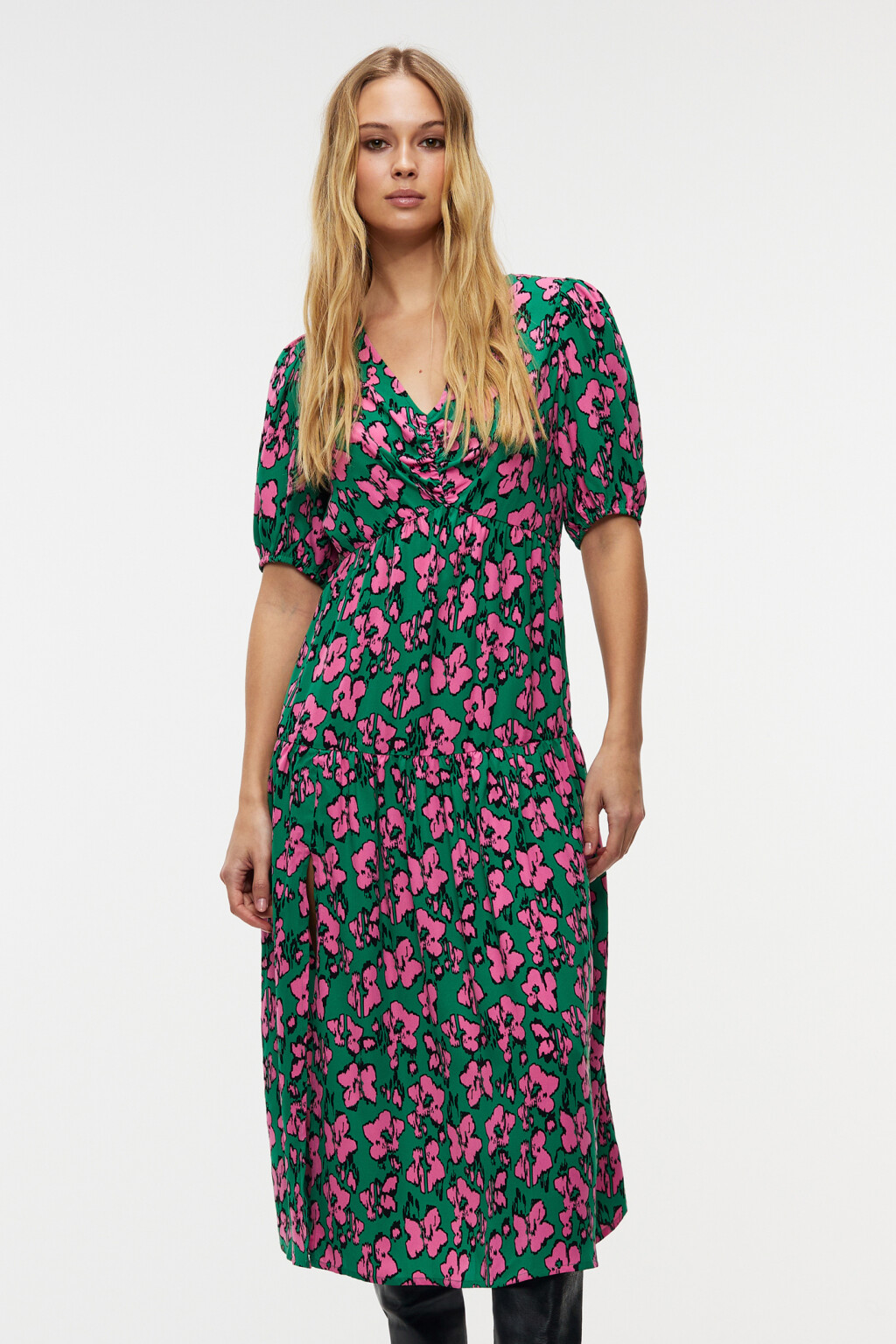 Платье миди приталенное с разрезом на бедре - цвет мультиколор - 7