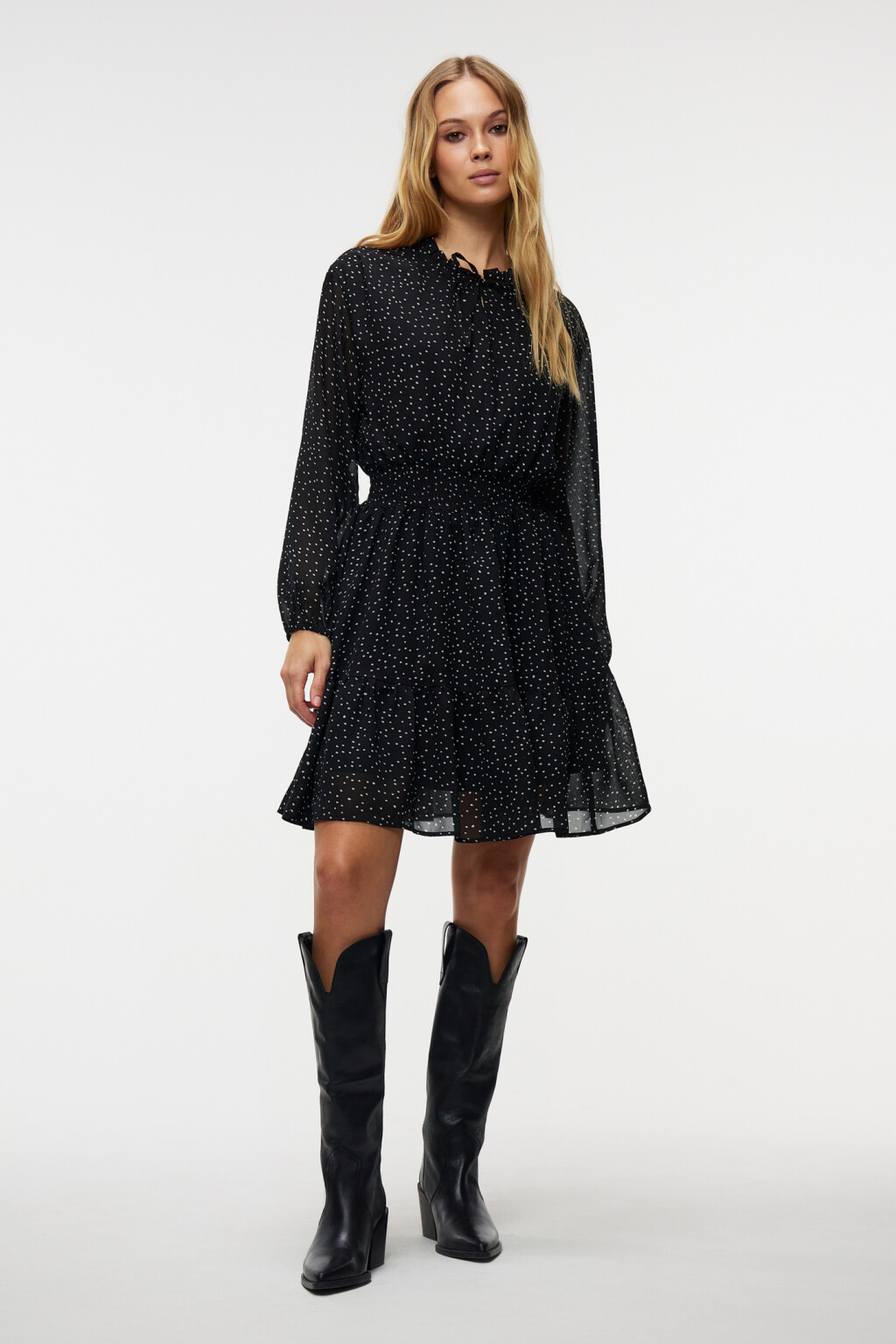 Платье шифоновое с ярусной юбкой и резинкой на талии - цвет мультиколор - 4