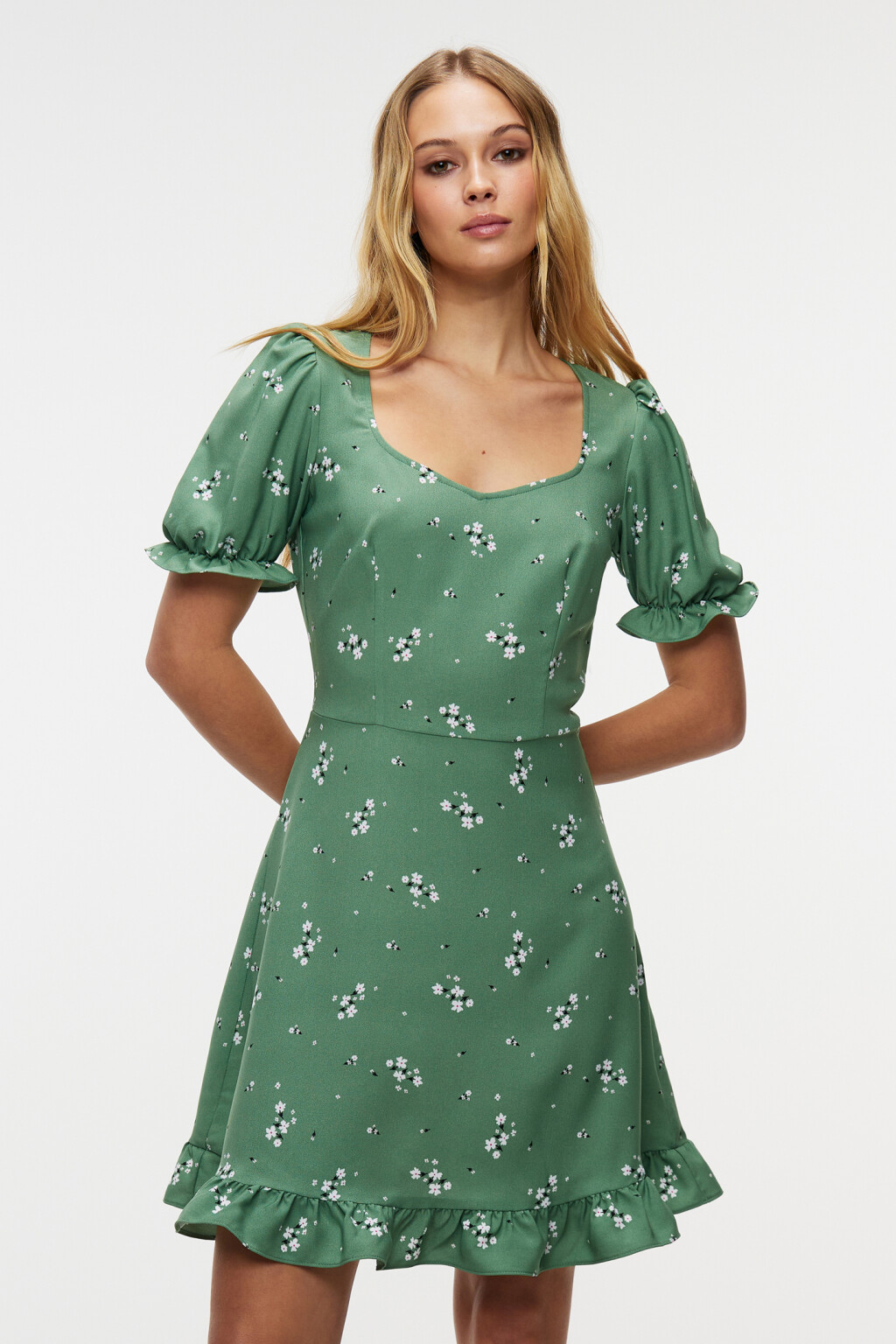 Платье мини приталенное с оборками и рукавами-фонариками - цвет зеленый - 1