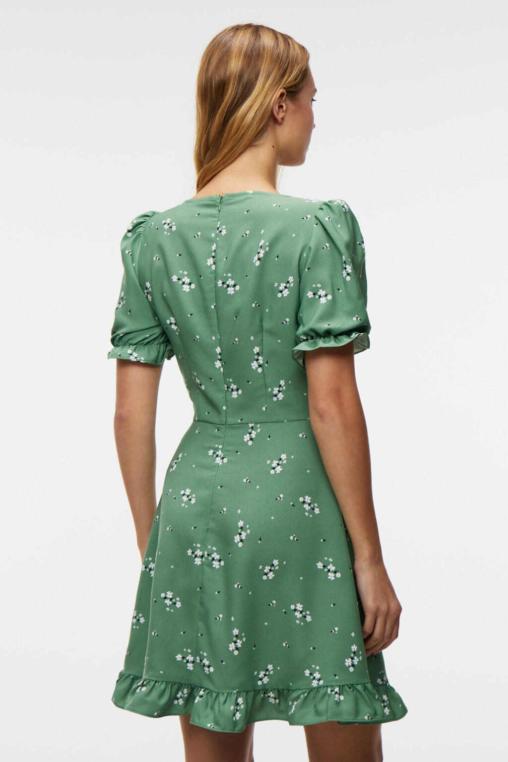 Платье мини приталенное с оборками и рукавами-фонариками - цвет зеленый - 3