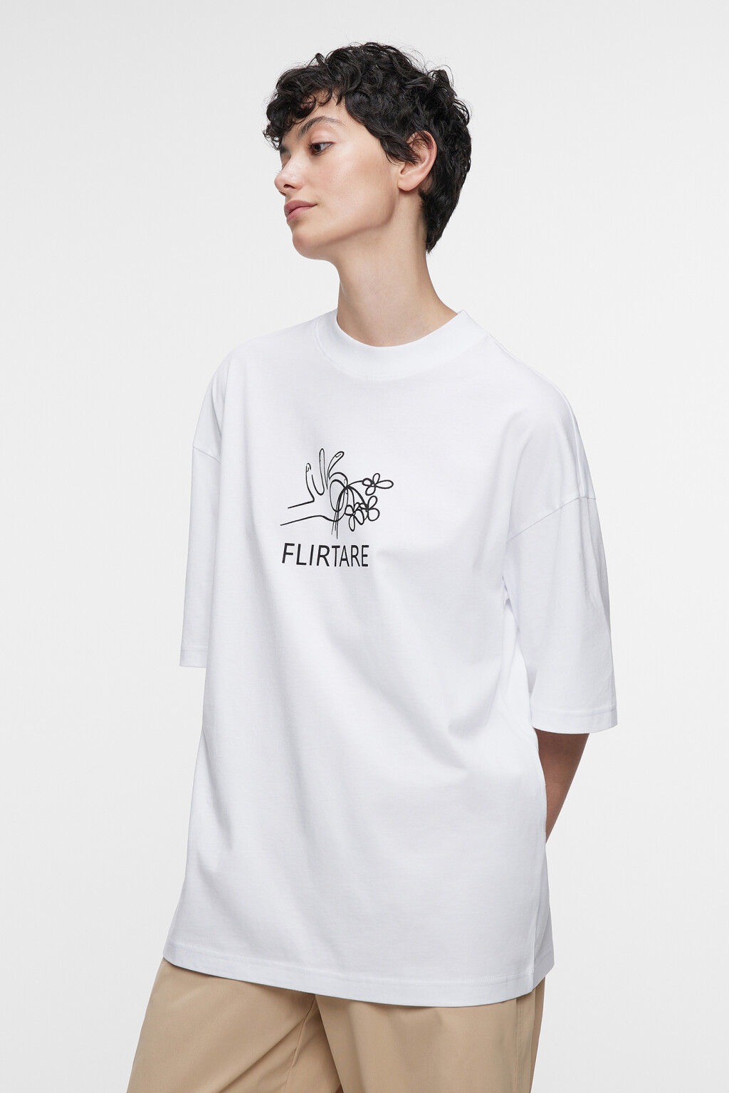 Футболка хлопковая прямая с принтом на груди - цвет белый - 8