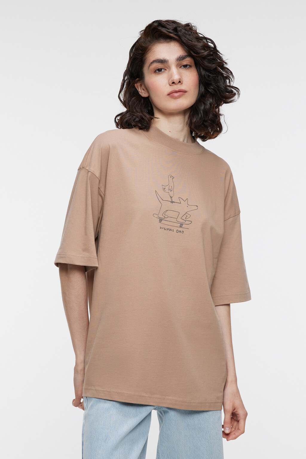 Футболка хлопковая прямая с принтом на груди - цвет бежевый - 1