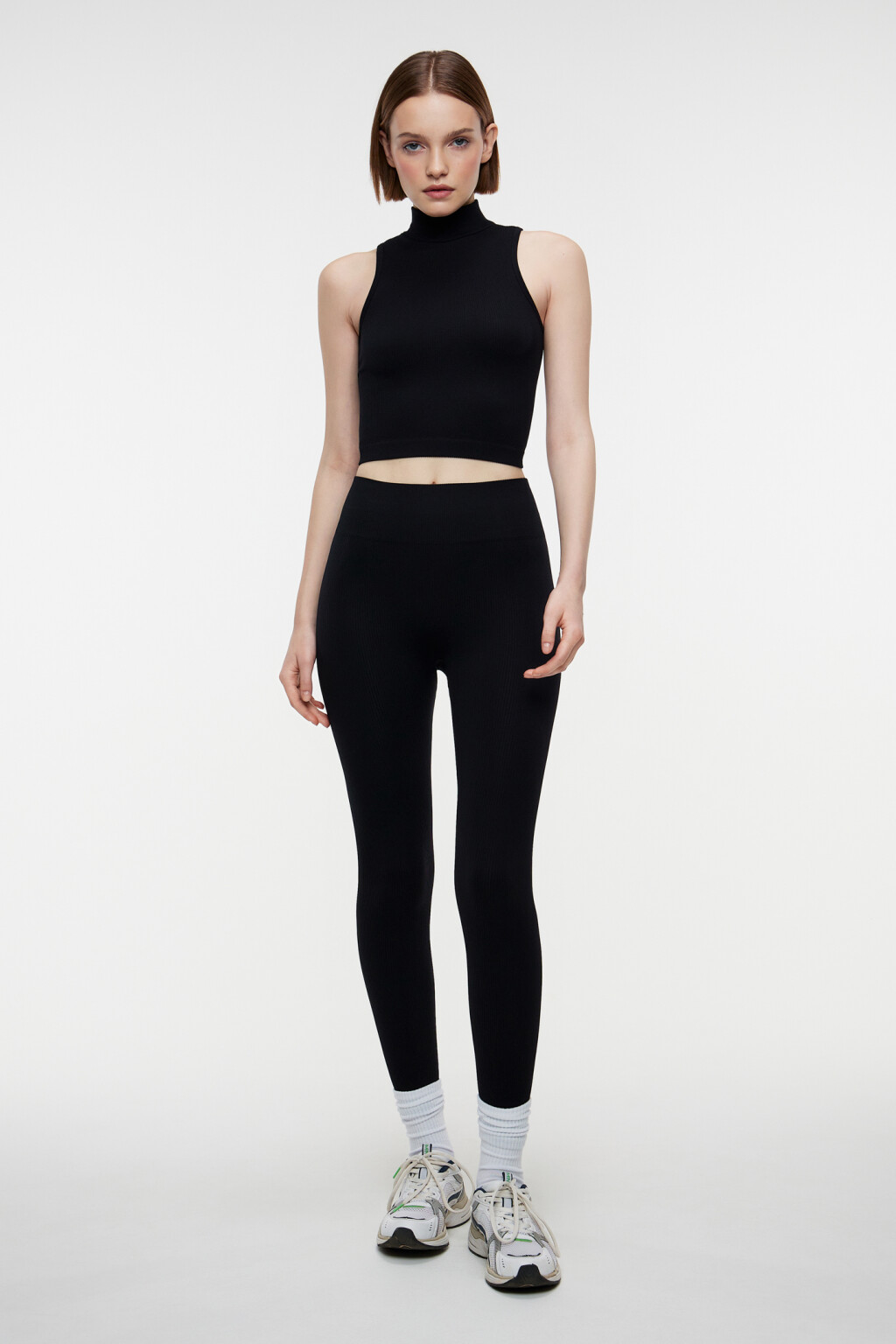 Топ-водолазка без рукавов облегающий в рубчик - цвет черный - 4