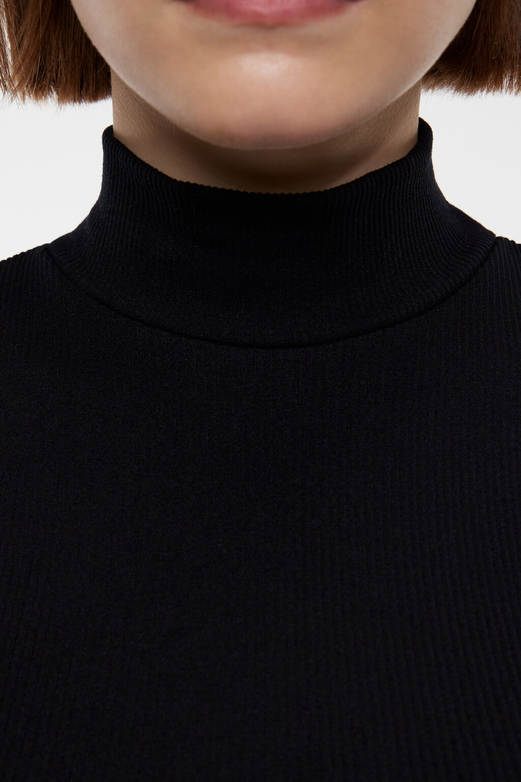 Топ-водолазка без рукавов облегающий в рубчик - цвет черный - 5