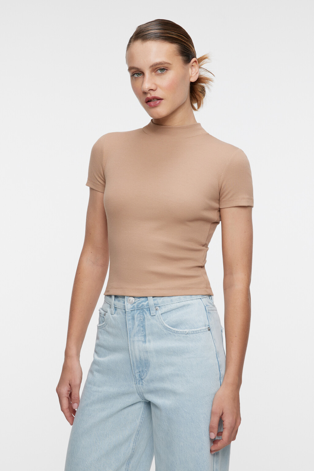 Топ-футболка хлопковый в рубчик с воротником-стойкой - цвет бежевый - 2