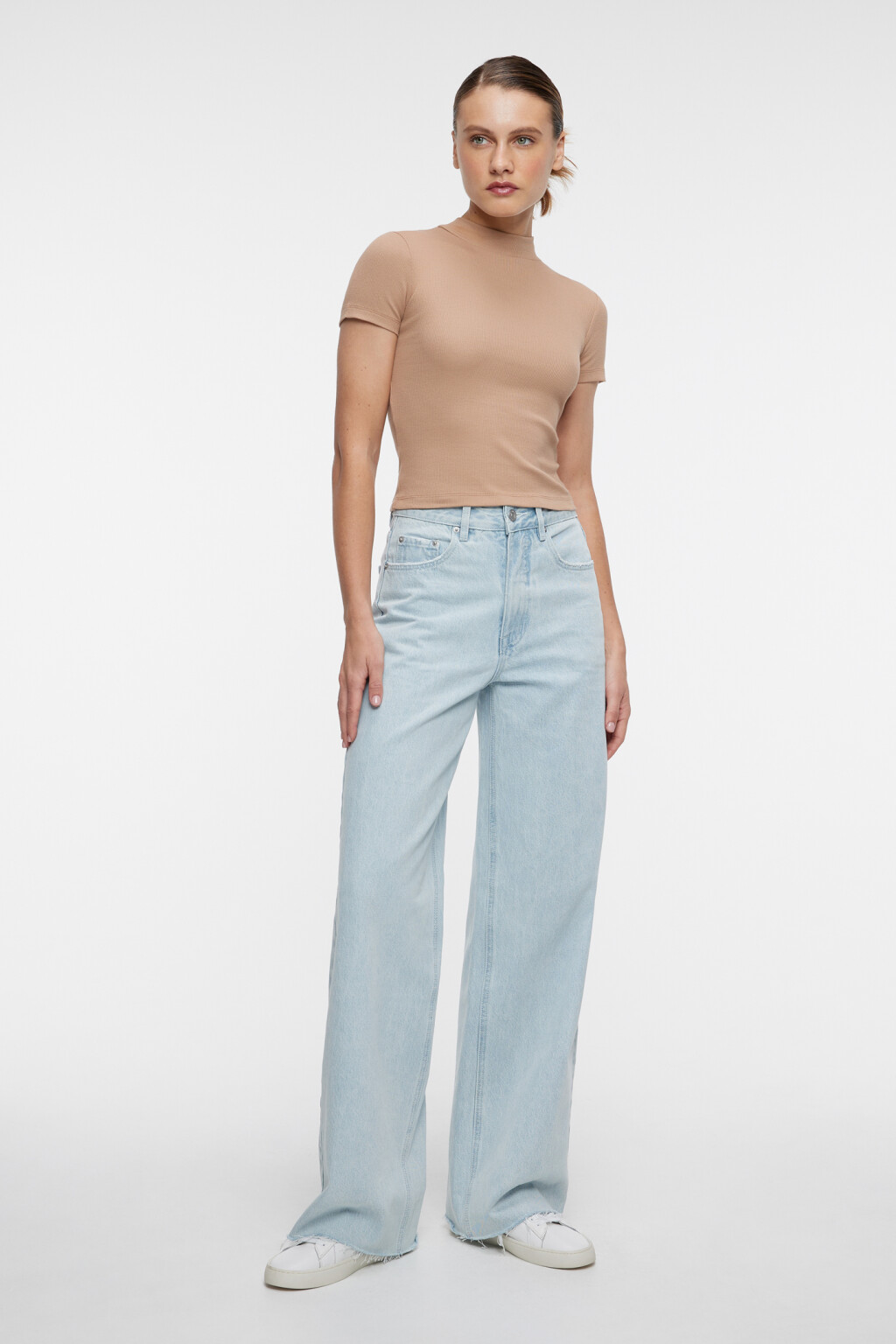 Топ-футболка хлопковый в рубчик с воротником-стойкой - цвет бежевый - 4