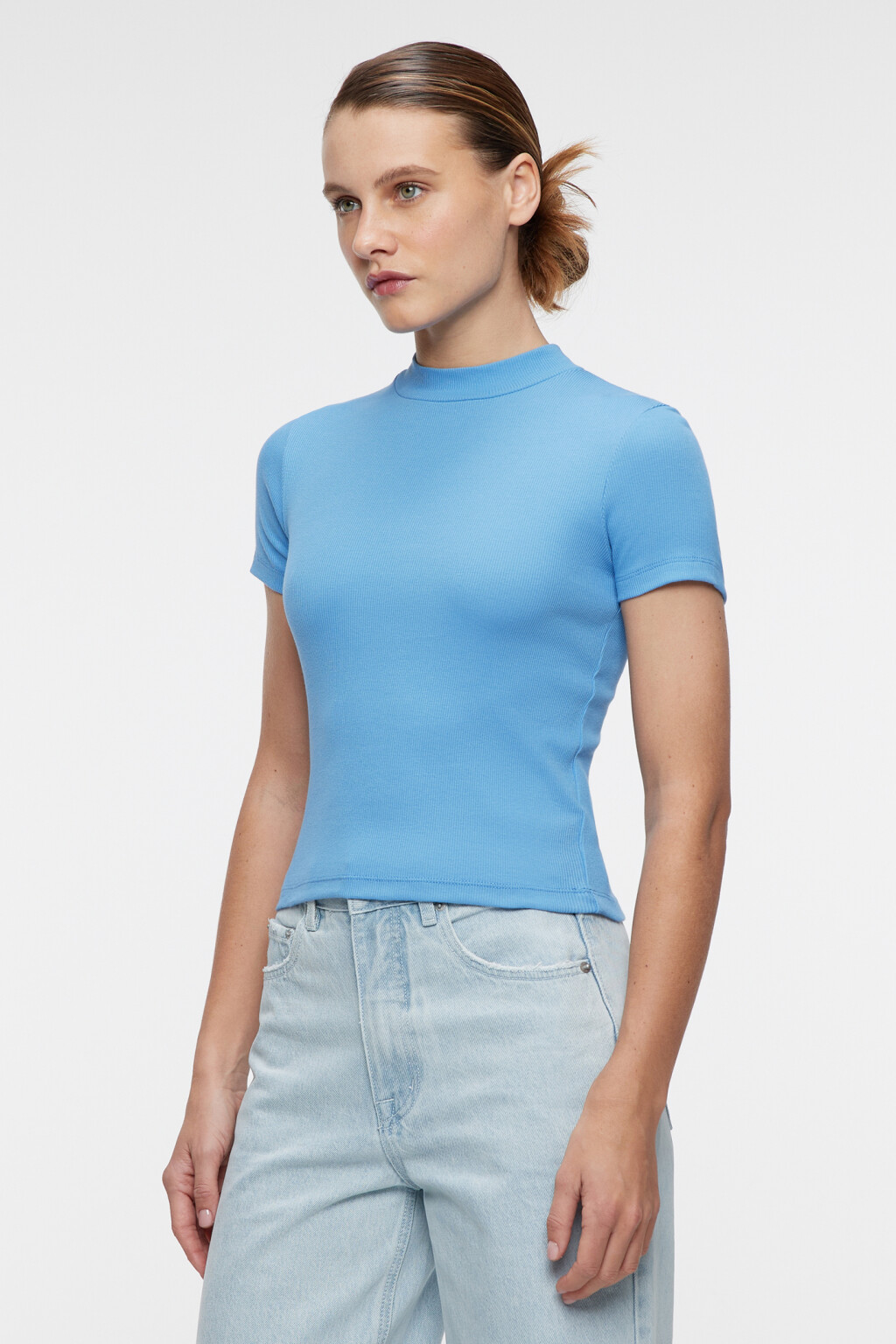 Топ-футболка хлопковый в рубчик с воротником-стойкой - цвет голубой - 2