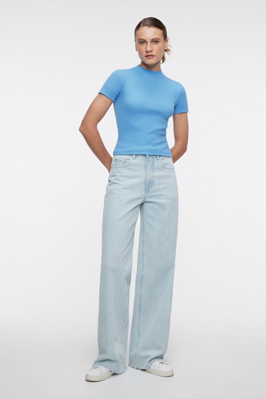 Топ-футболка хлопковый в рубчик с воротником-стойкой - цвет голубой - 4