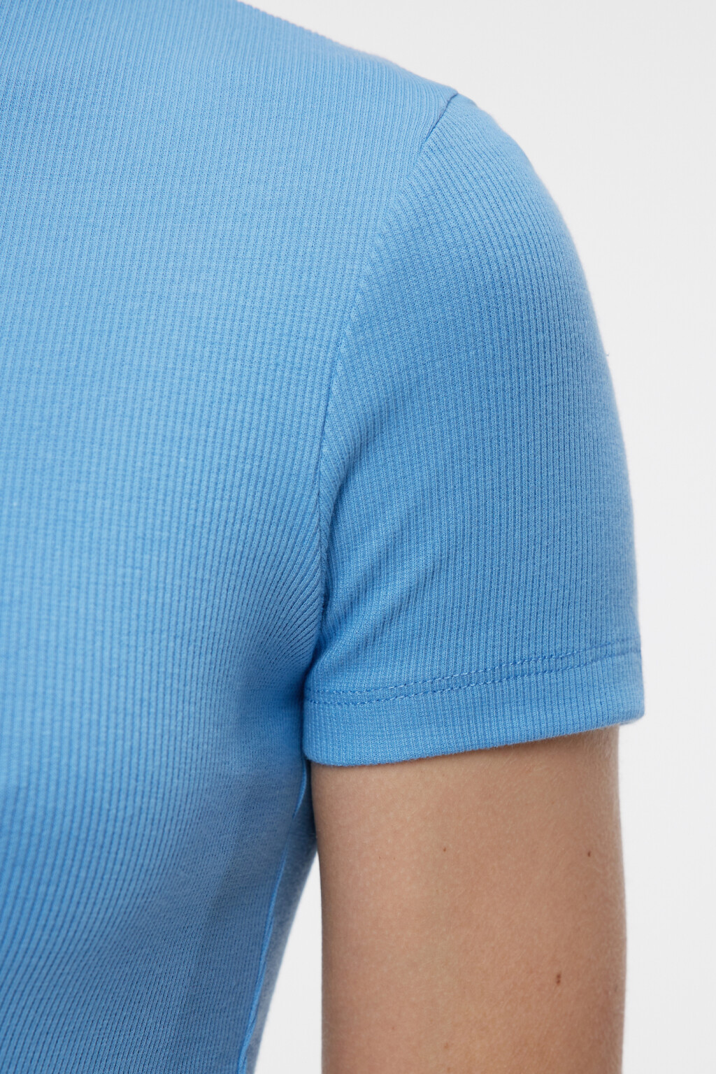 Топ-футболка хлопковый в рубчик с воротником-стойкой - цвет голубой - 5