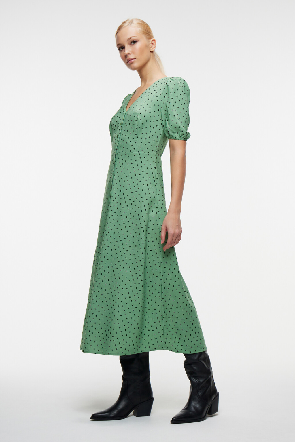 Платье миди с V-вырезом и короткими рукавами-фонариками - цвет зеленый - 2