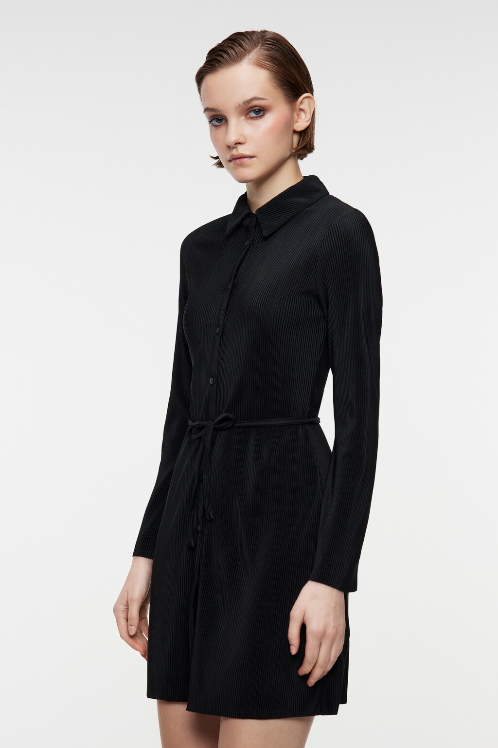 Платье-рубашка мини с длинными рукавами и поясом - цвет черный - 2