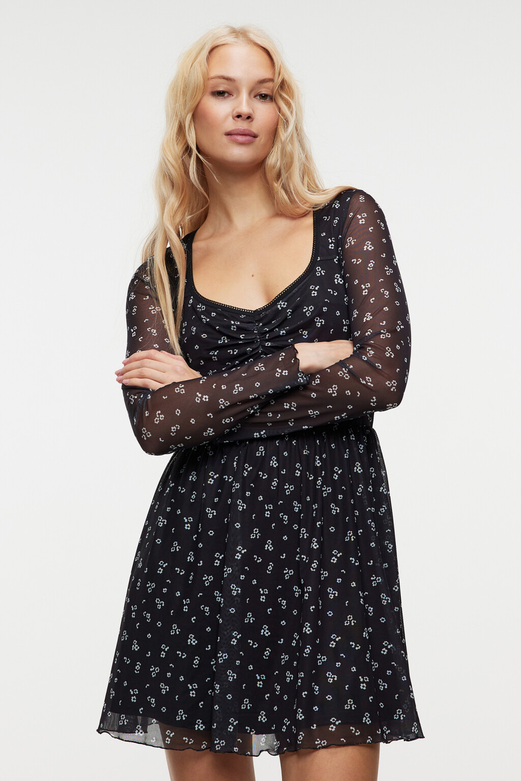 Платье мини с фигурным вырезом и юбкой-солнышком - цвет черный - 1