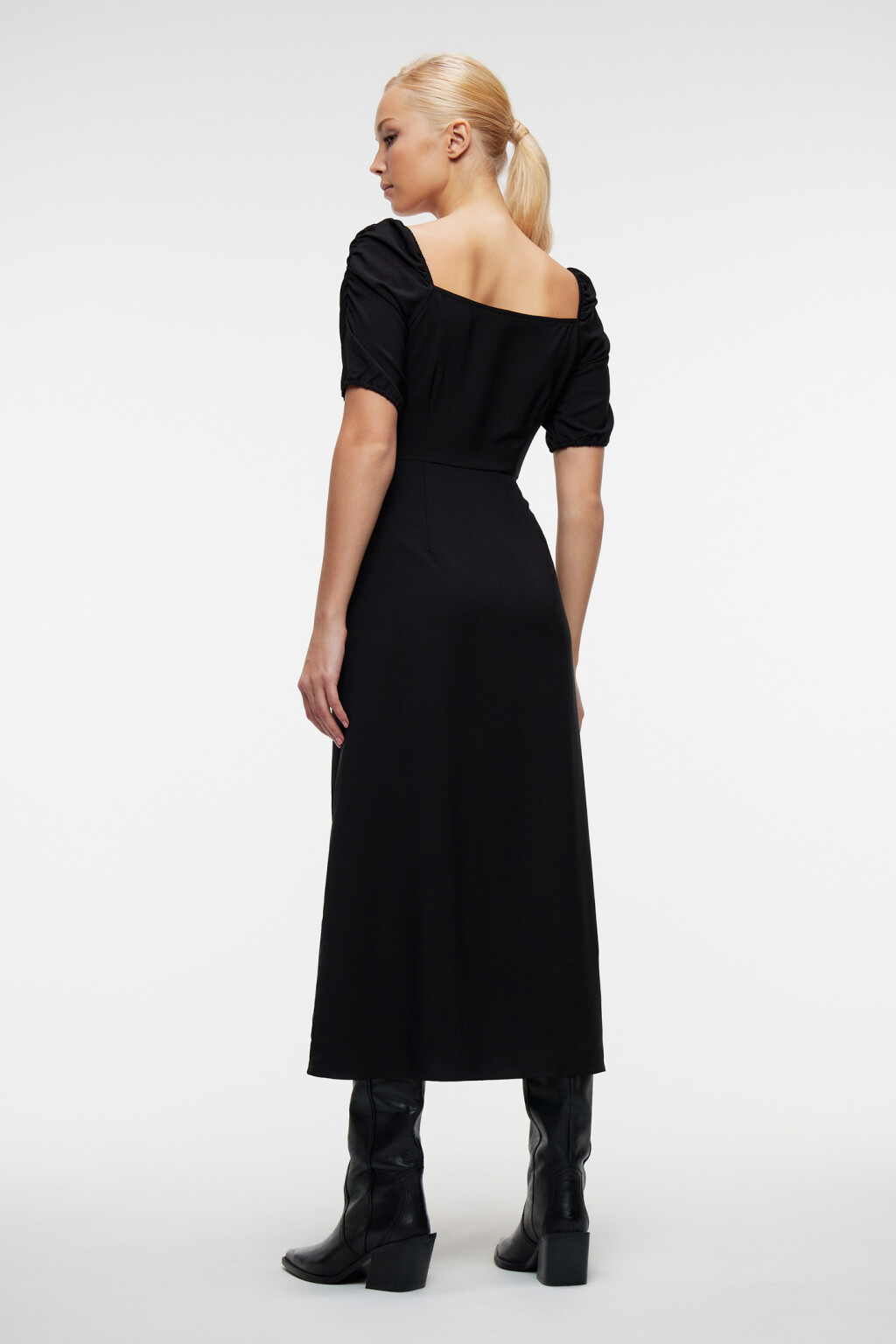 Платье миди приталенное с разрезом и короткими рукавами - цвет черный - 3