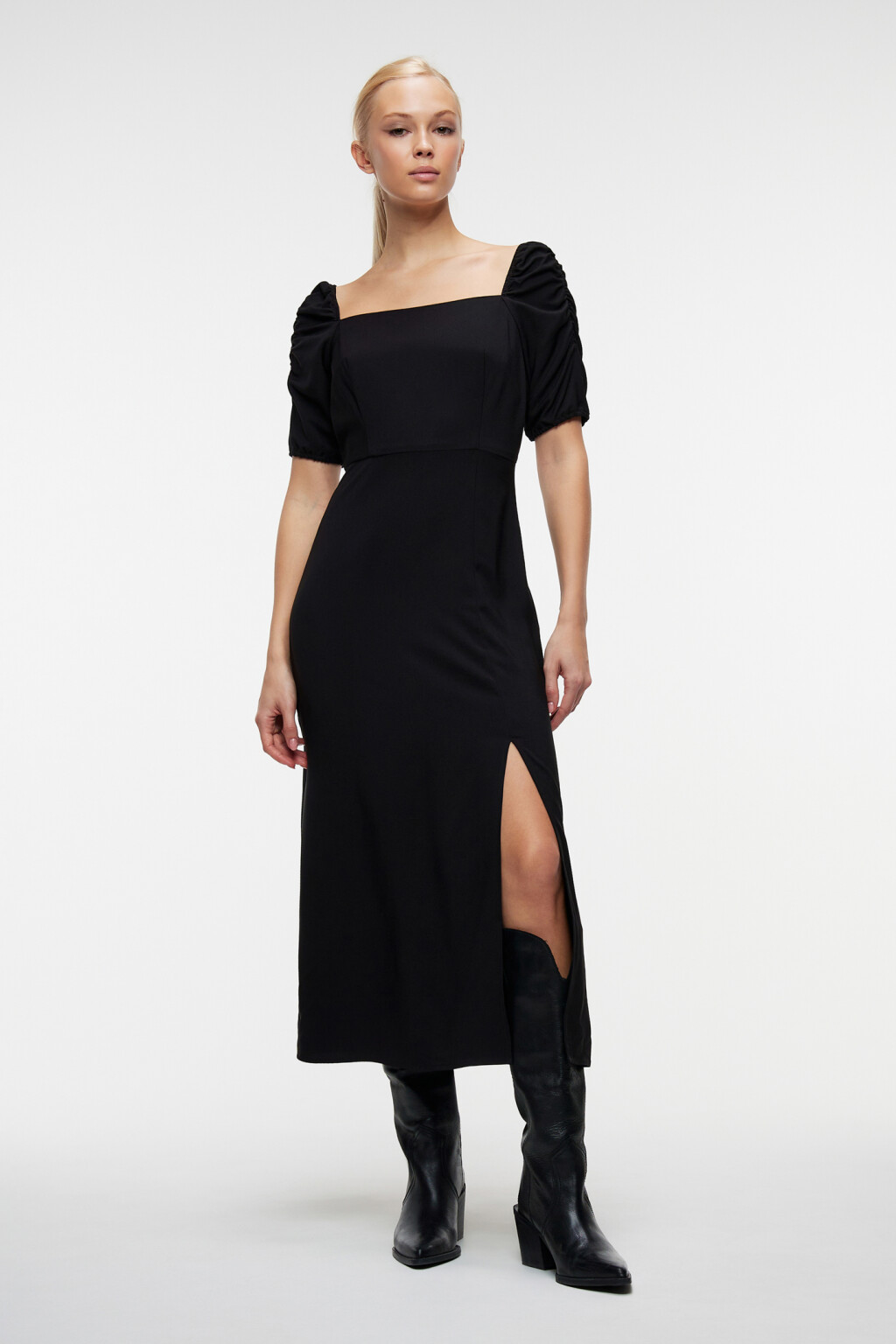 Платье миди приталенное с разрезом и короткими рукавами - цвет черный - 4