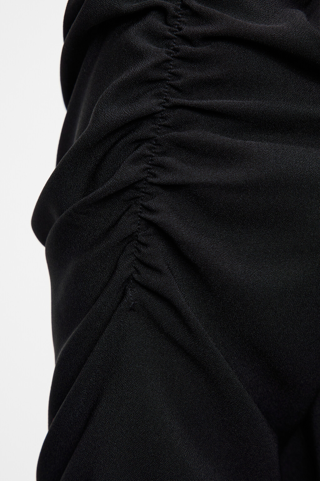 Платье миди приталенное с разрезом и короткими рукавами - цвет черный - 6