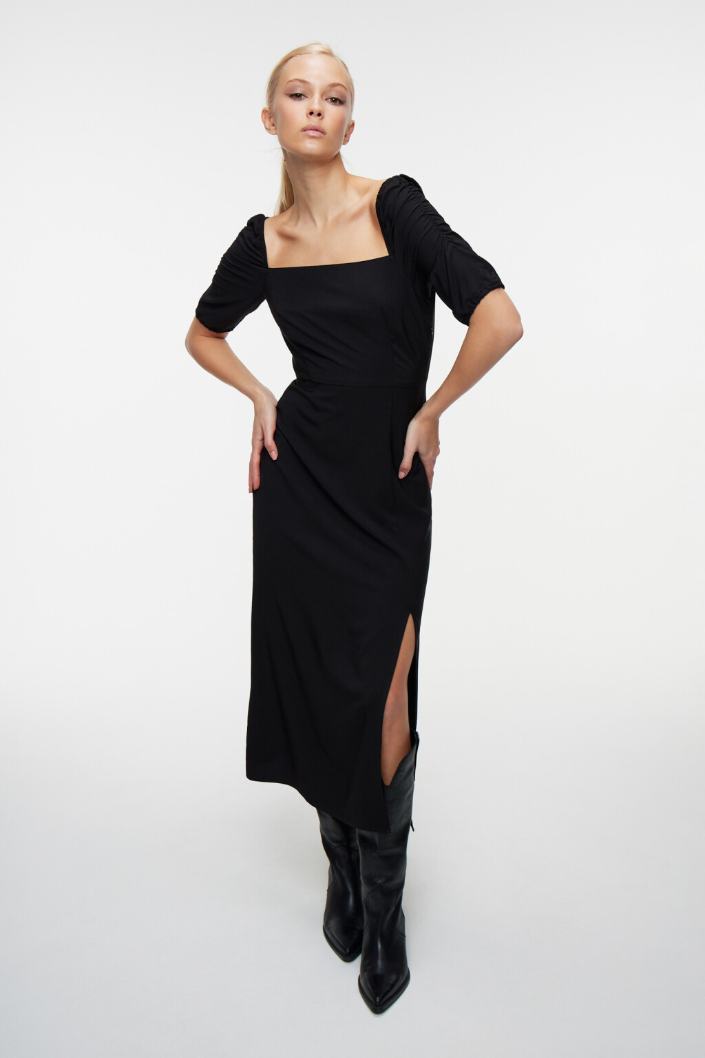 Платье миди приталенное с разрезом и короткими рукавами - цвет черный - 8