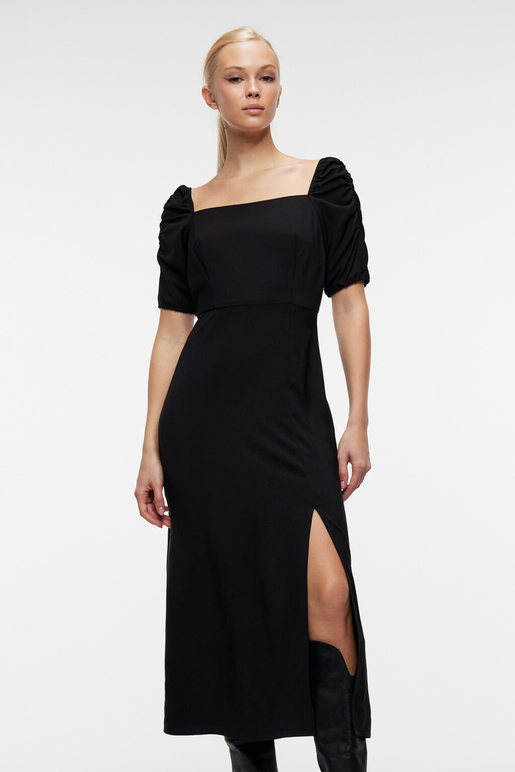 Платье миди приталенное с разрезом и короткими рукавами - цвет черный - 9