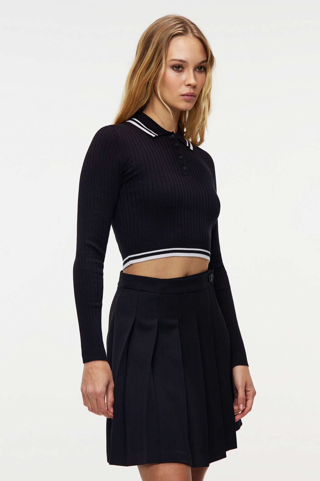 Лонгслив вискозный облегающий с воротником-поло - цвет черный - 2