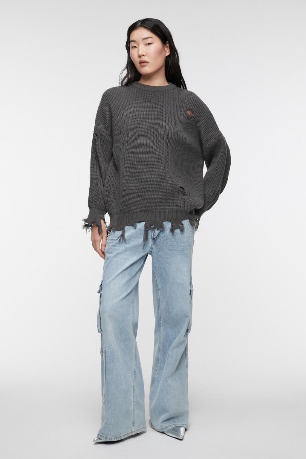 Свитер вязаный с рваными краями и дырками - цвет серый - 5