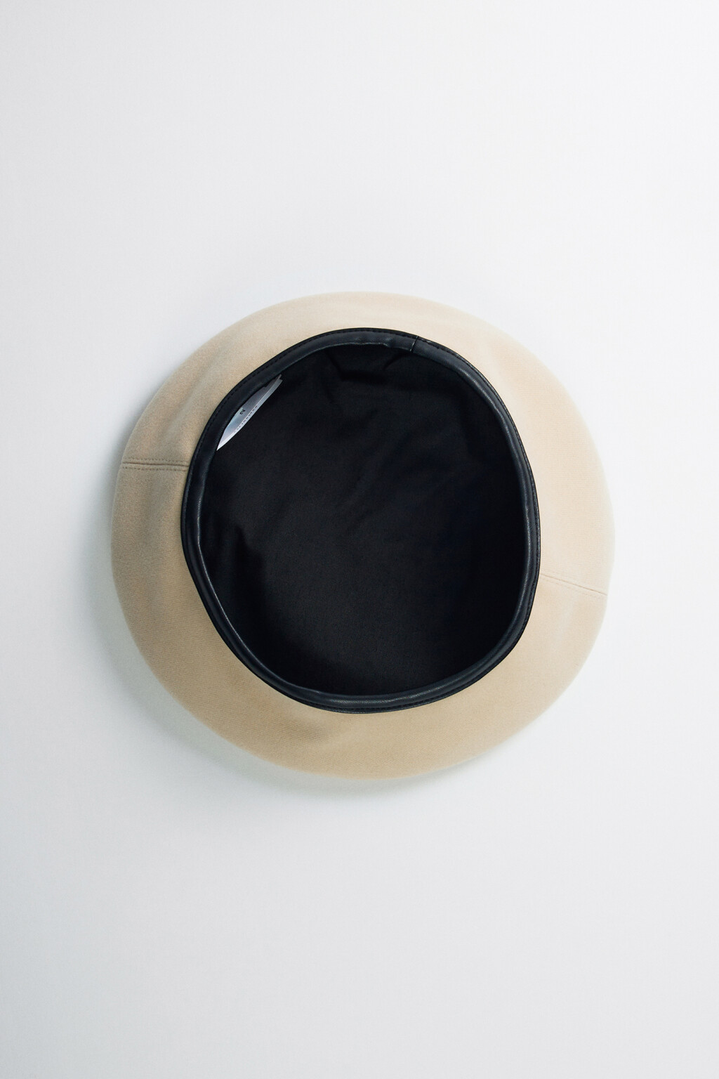 Берет теплый с кожаной окантовкой - цвет молочный - 2