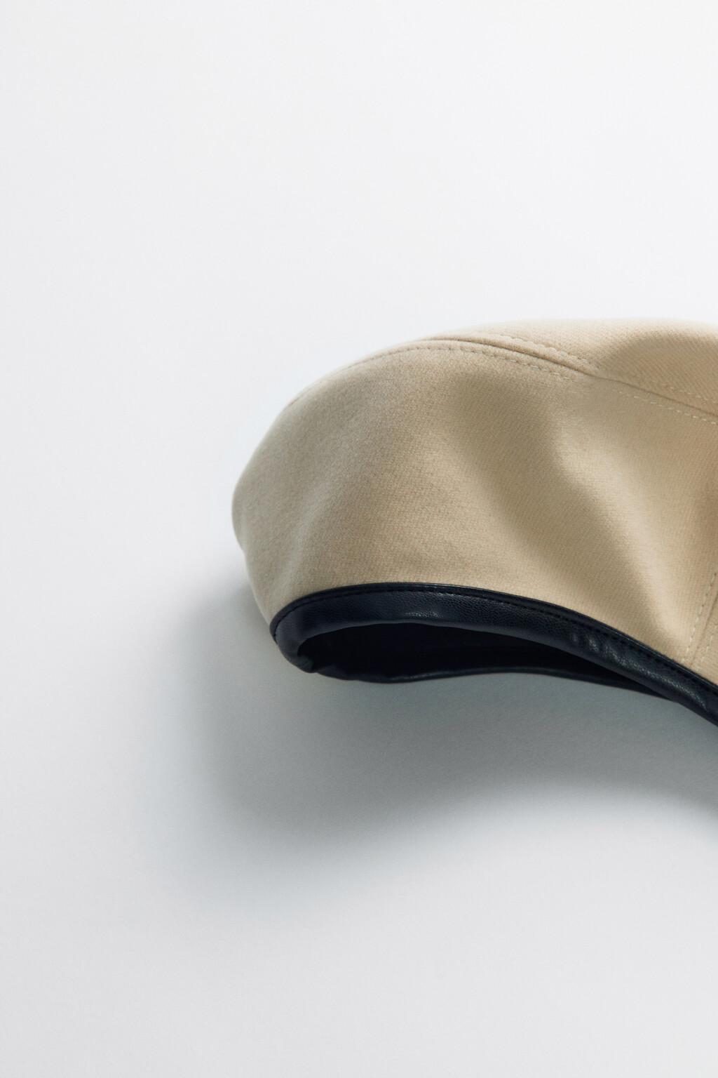 Берет теплый с кожаной окантовкой - цвет молочный - 3