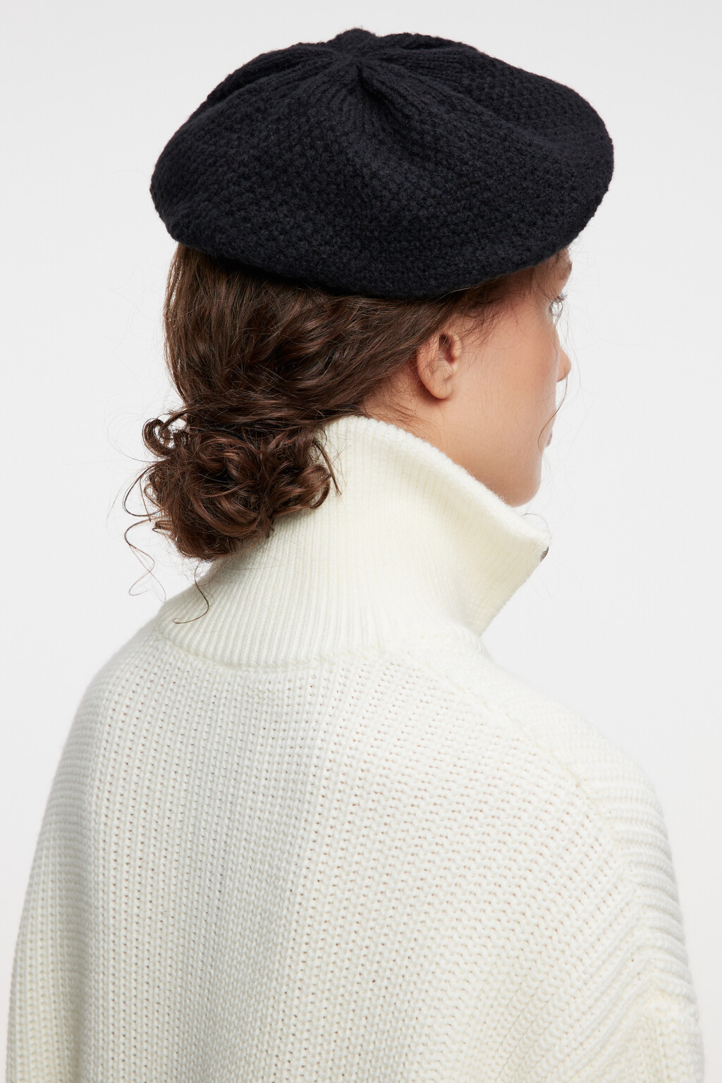 Берет теплый вязаный однотонный - цвет черный - 2